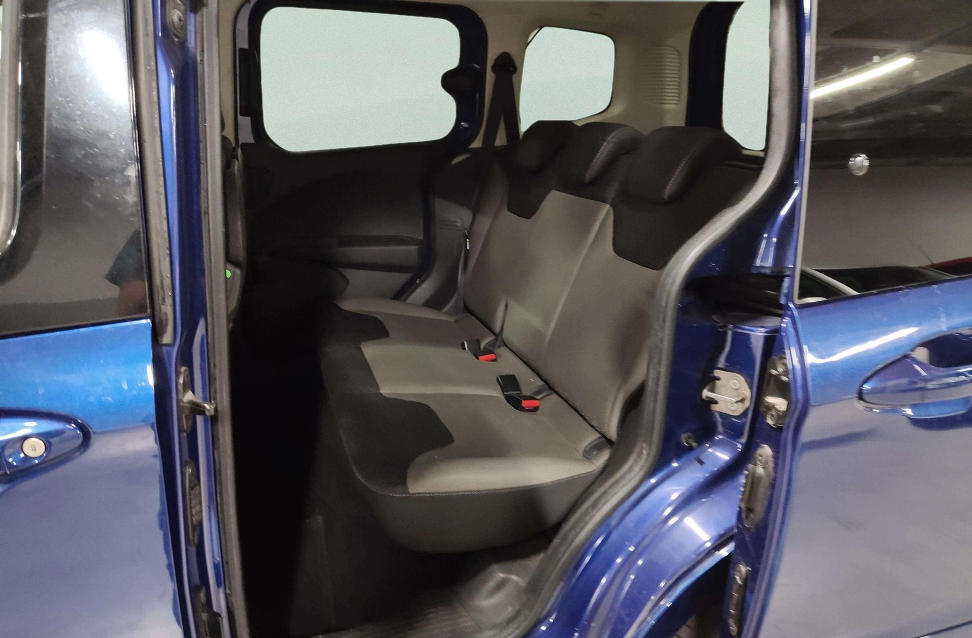Ford Tourneo Courier 1.0 EcoBoost Titanium - foto 9