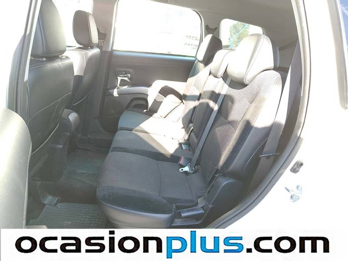 Foto Mitsubishi Outlander Mitsubishi Outlander 220 DI-D Motion 2WD (177 CV) 7 Plazas