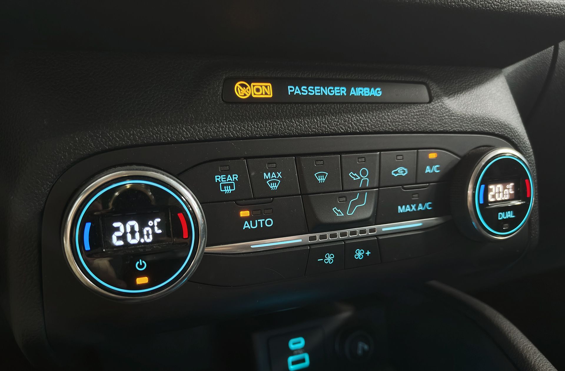 Ford Kuga 1.5 EcoBlue Titanium - foto 31