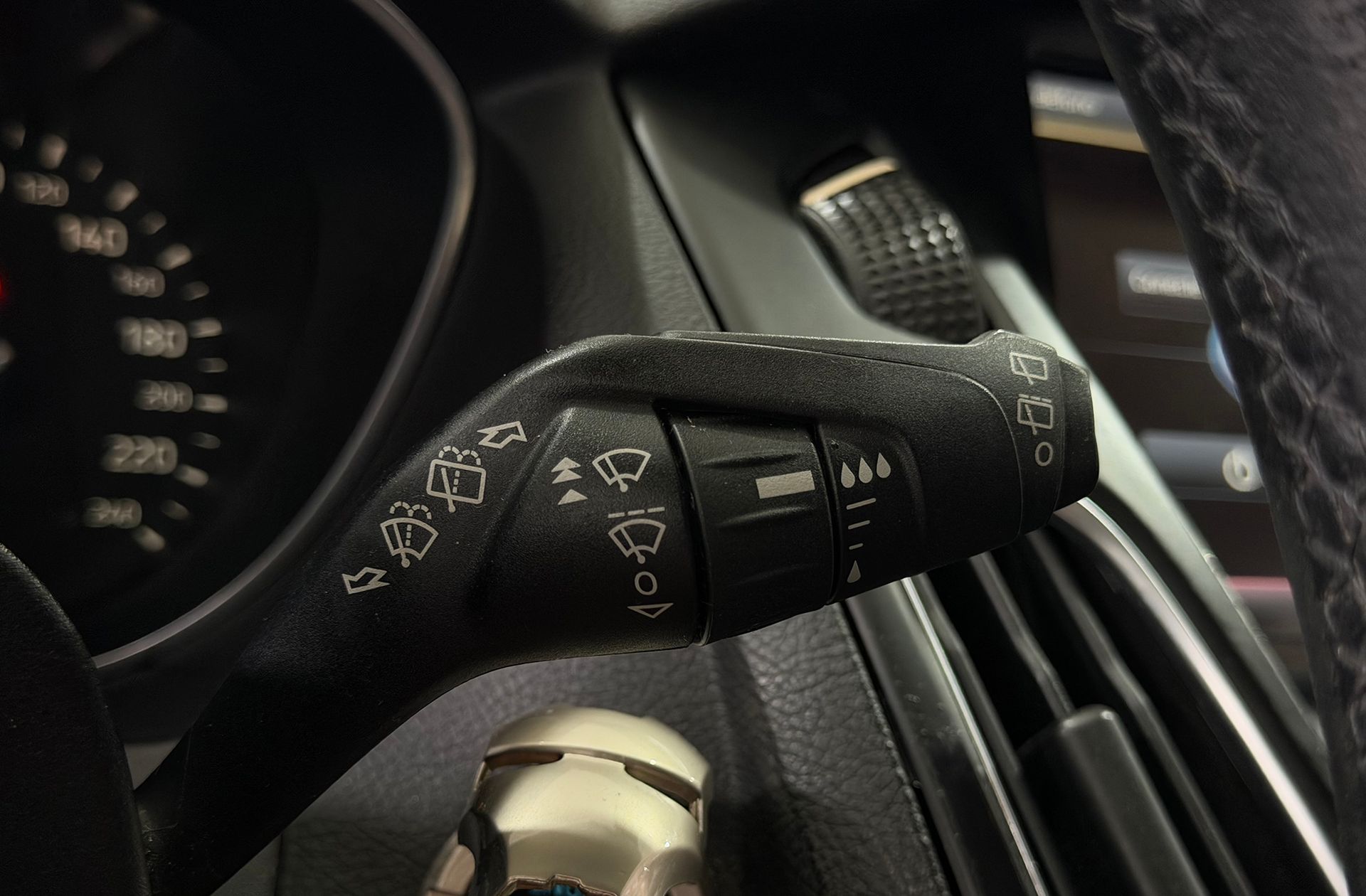 Ford Focus 1.0 EcoBoost Titanium Powershift - foto 26