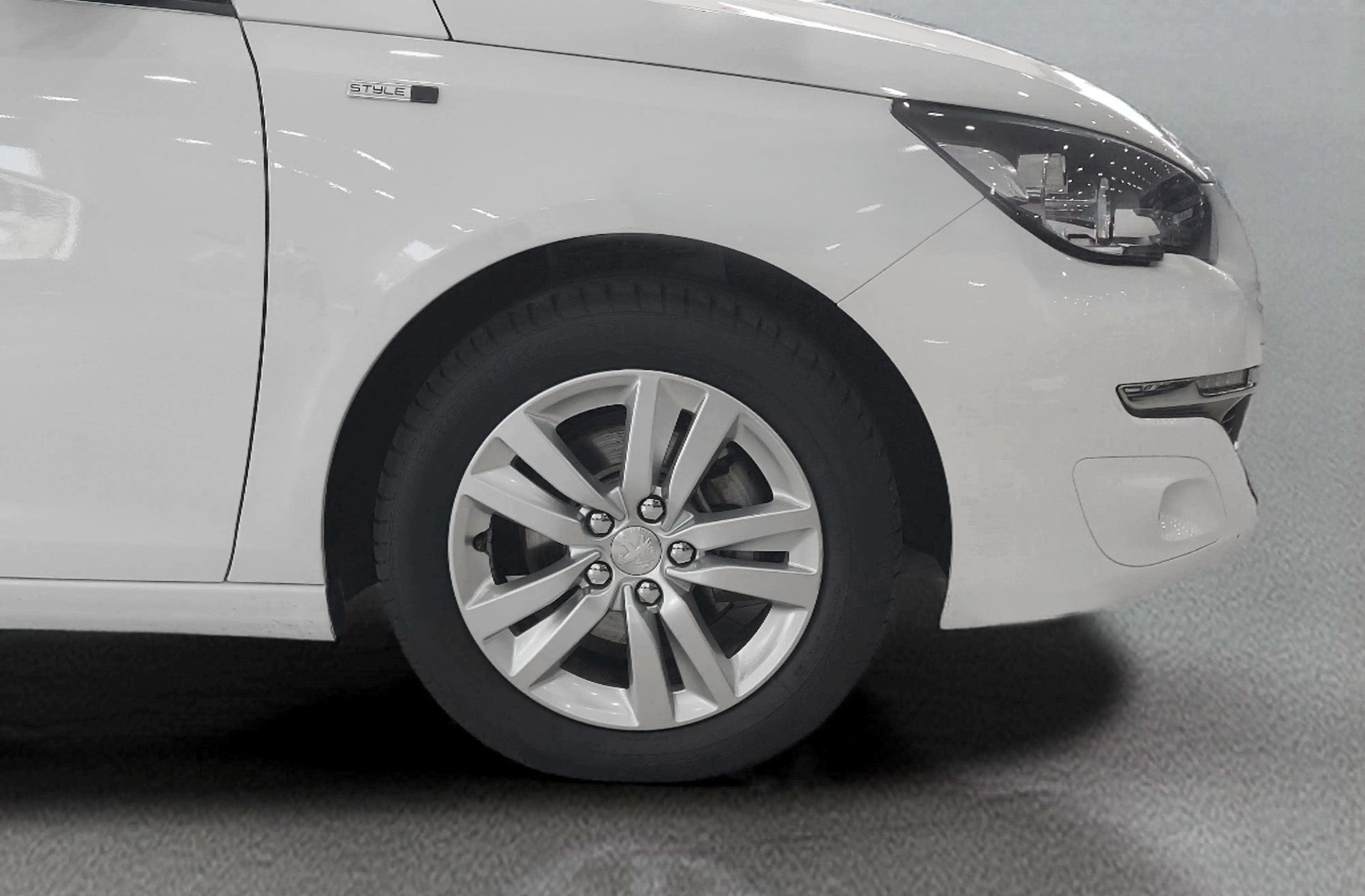 Peugeot 308 PureTech 130 Style - foto 36