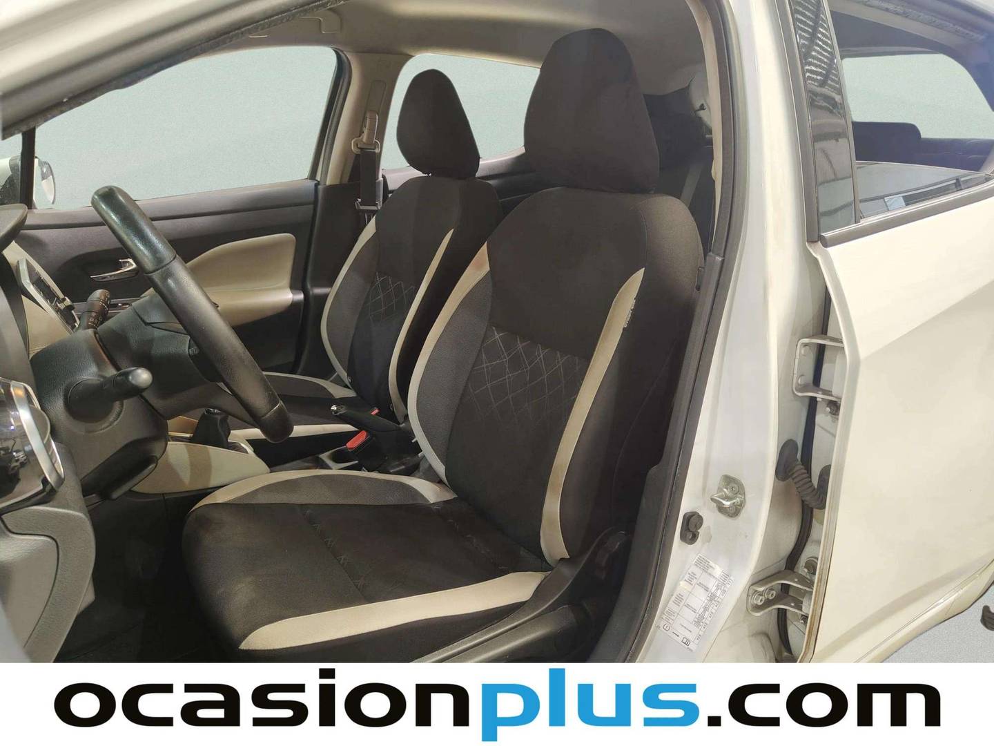 Foto asientos delanteros Nissan Micra Nissan Micra IG-T N-Connecta  (100 CV)