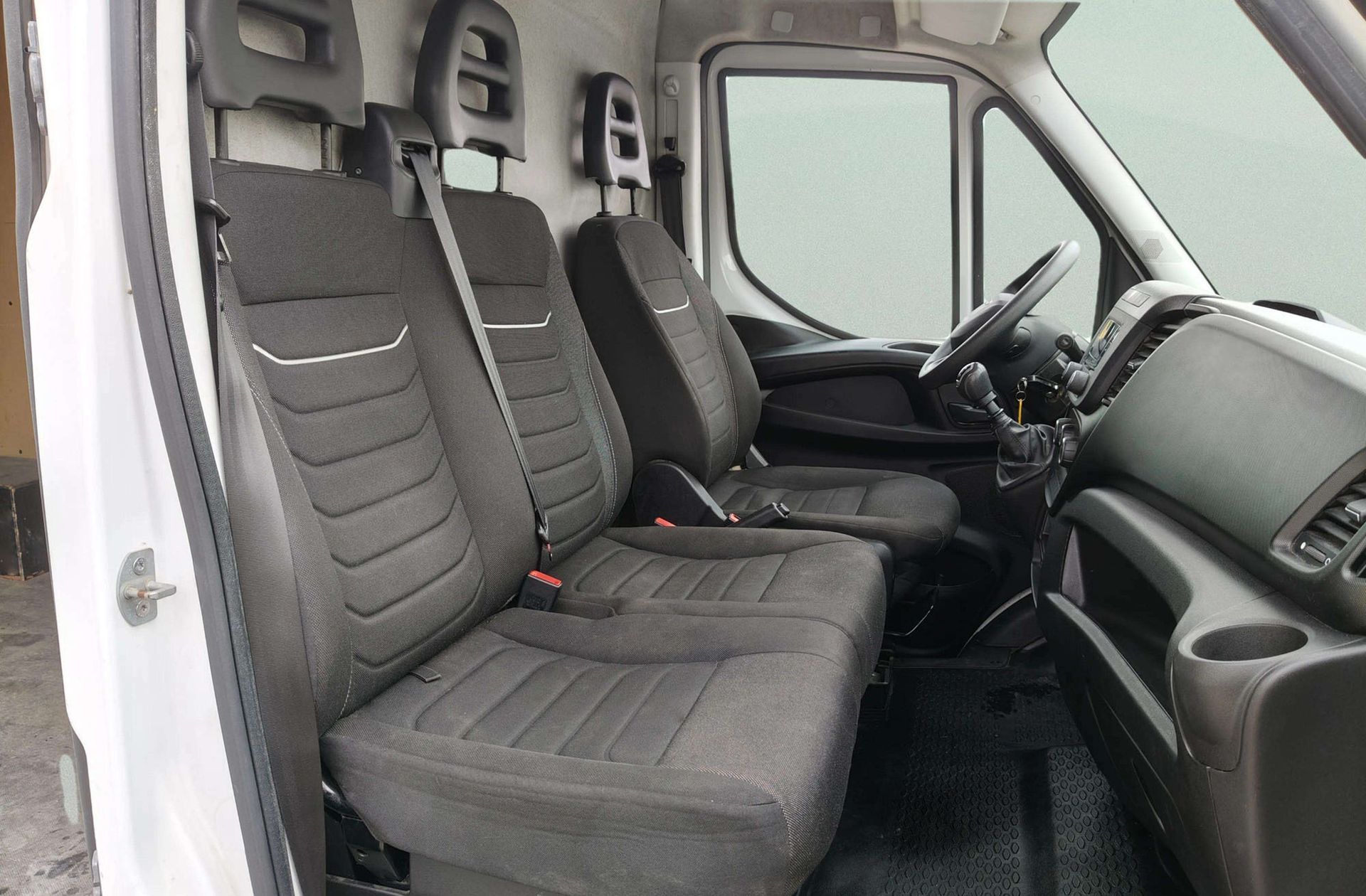 Iveco Daily 35S 16 V 3520L/H2 3 plazas - foto 13
