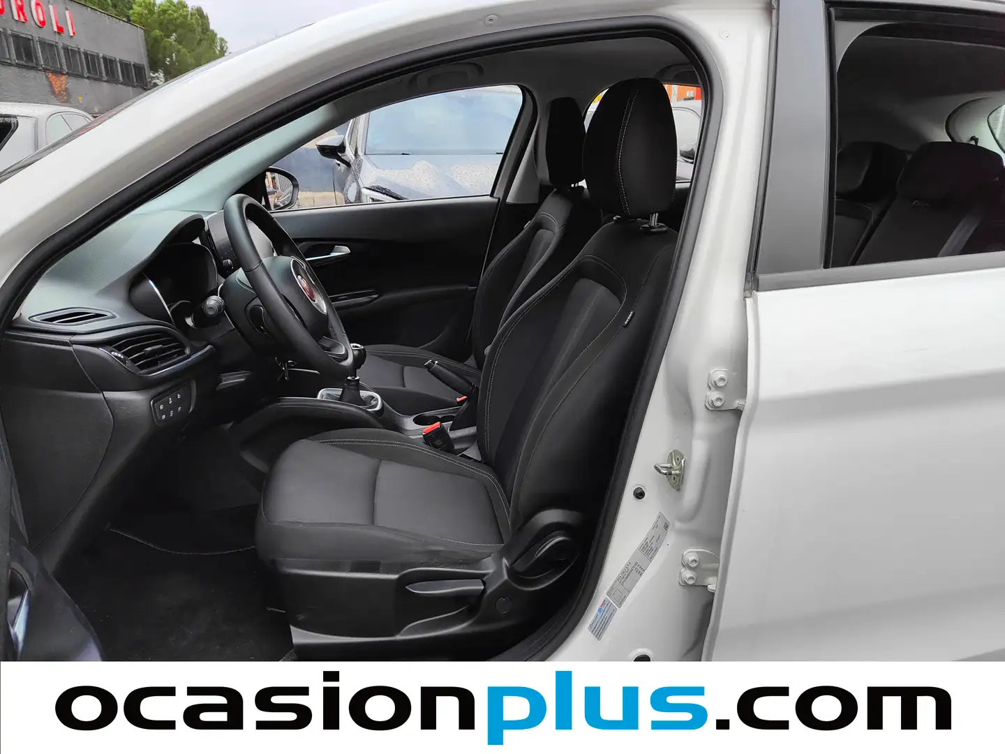 Foto Fiat Tipo Fiat Tipo 1.4 T-Jet Mirror (120 CV)