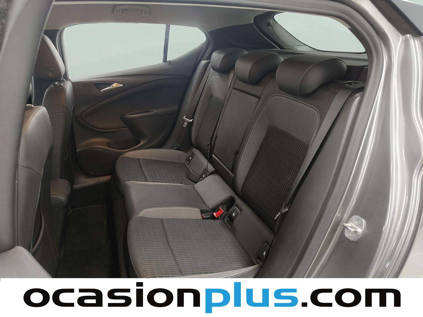 Foto asientos traseros Opel Astra Opel Astra 1.2 Turbo SHR Elegance (145 CV)