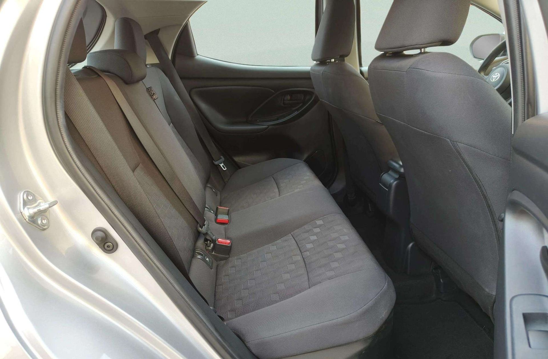 Toyota Yaris 120H Active Plus - foto 16