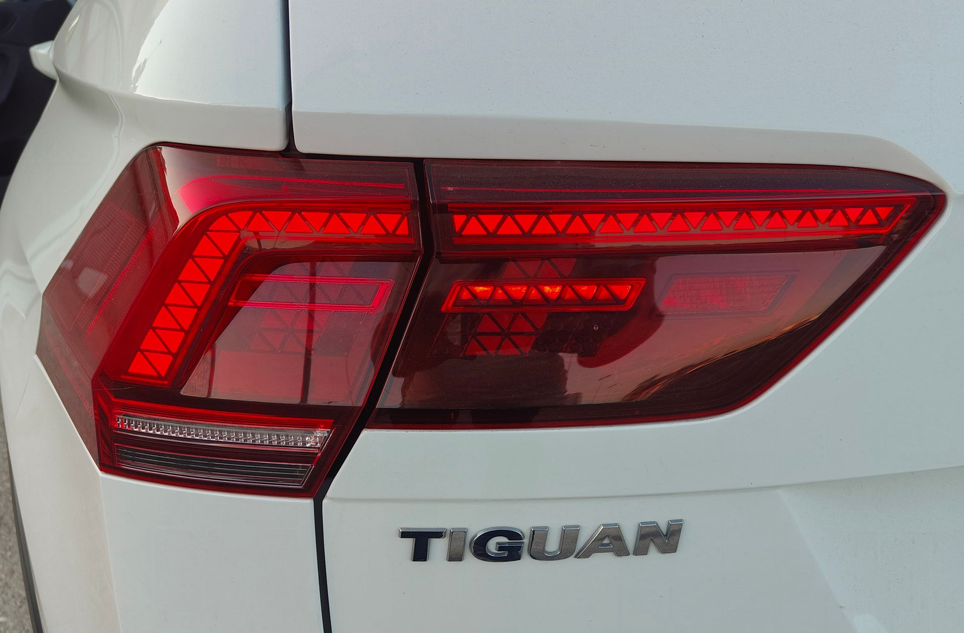 Volkswagen Tiguan Sport 2.0 TDI Pack R-Line - foto 17
