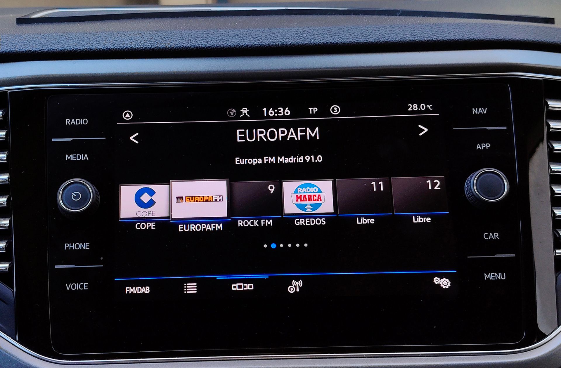 Volkswagen T-Roc Advance R-Line 1.0 TSI - foto 32