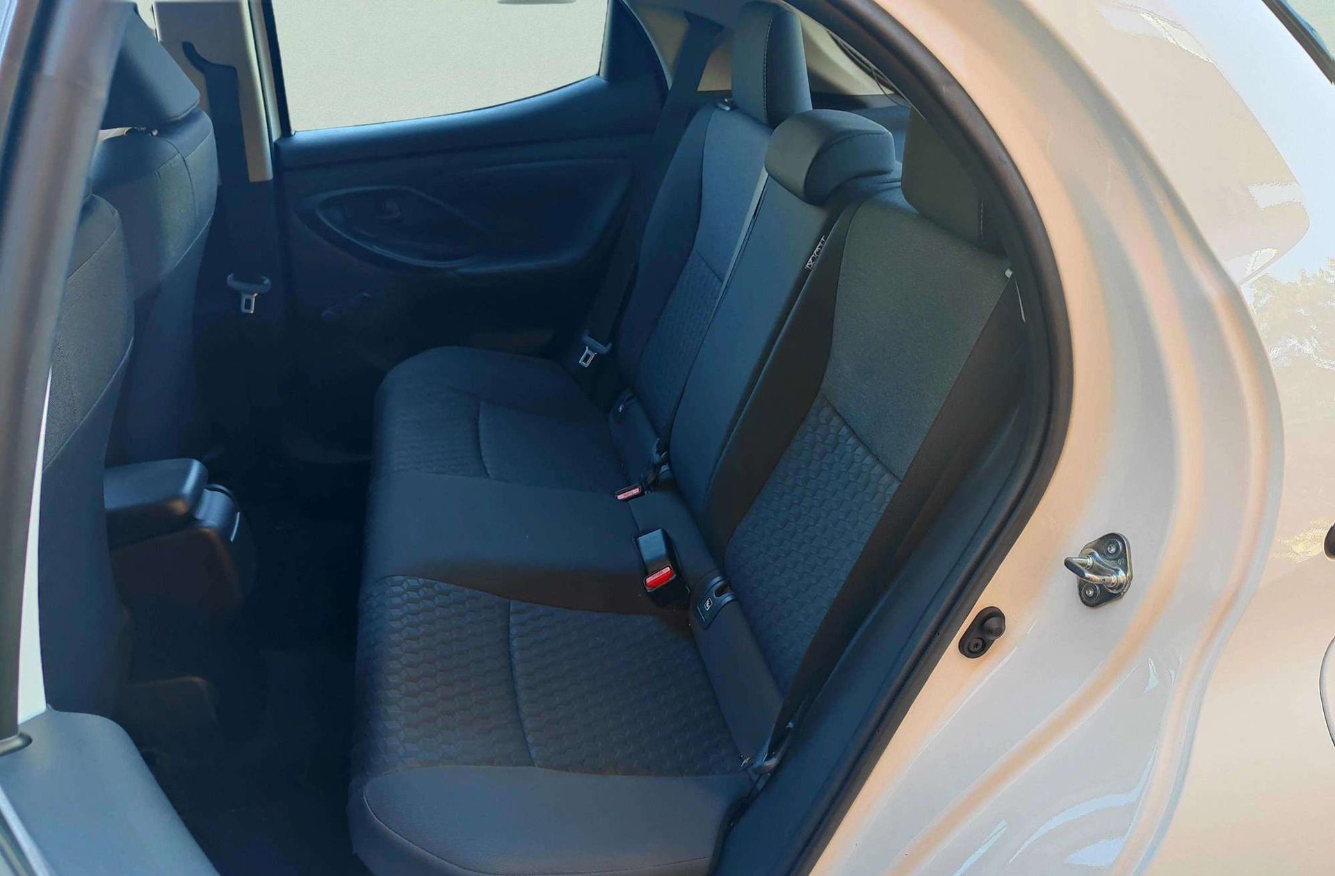 Toyota Yaris 120H Business Plus - foto 10