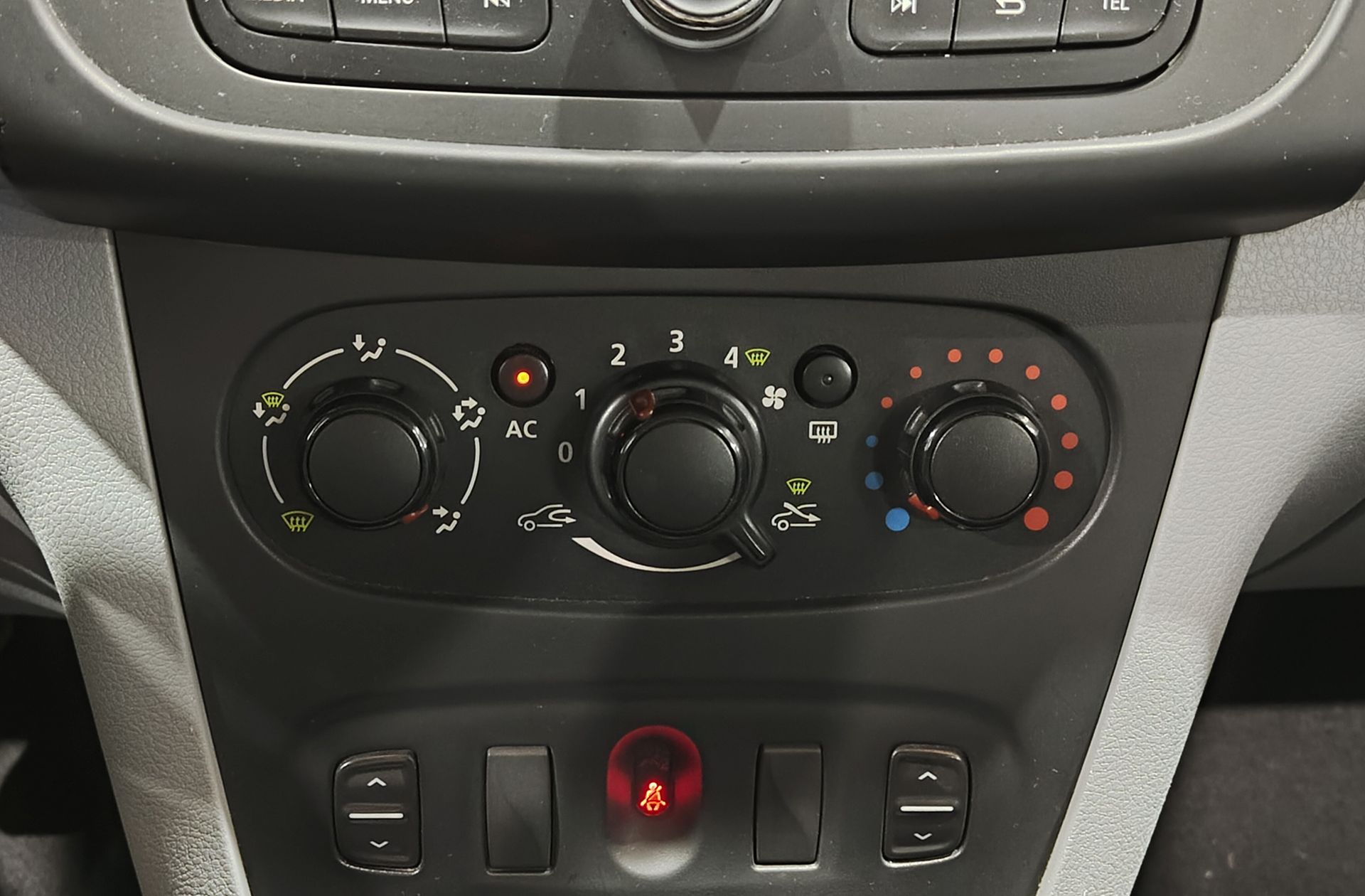 Dacia Logan 1.2 Ambiance - foto 22