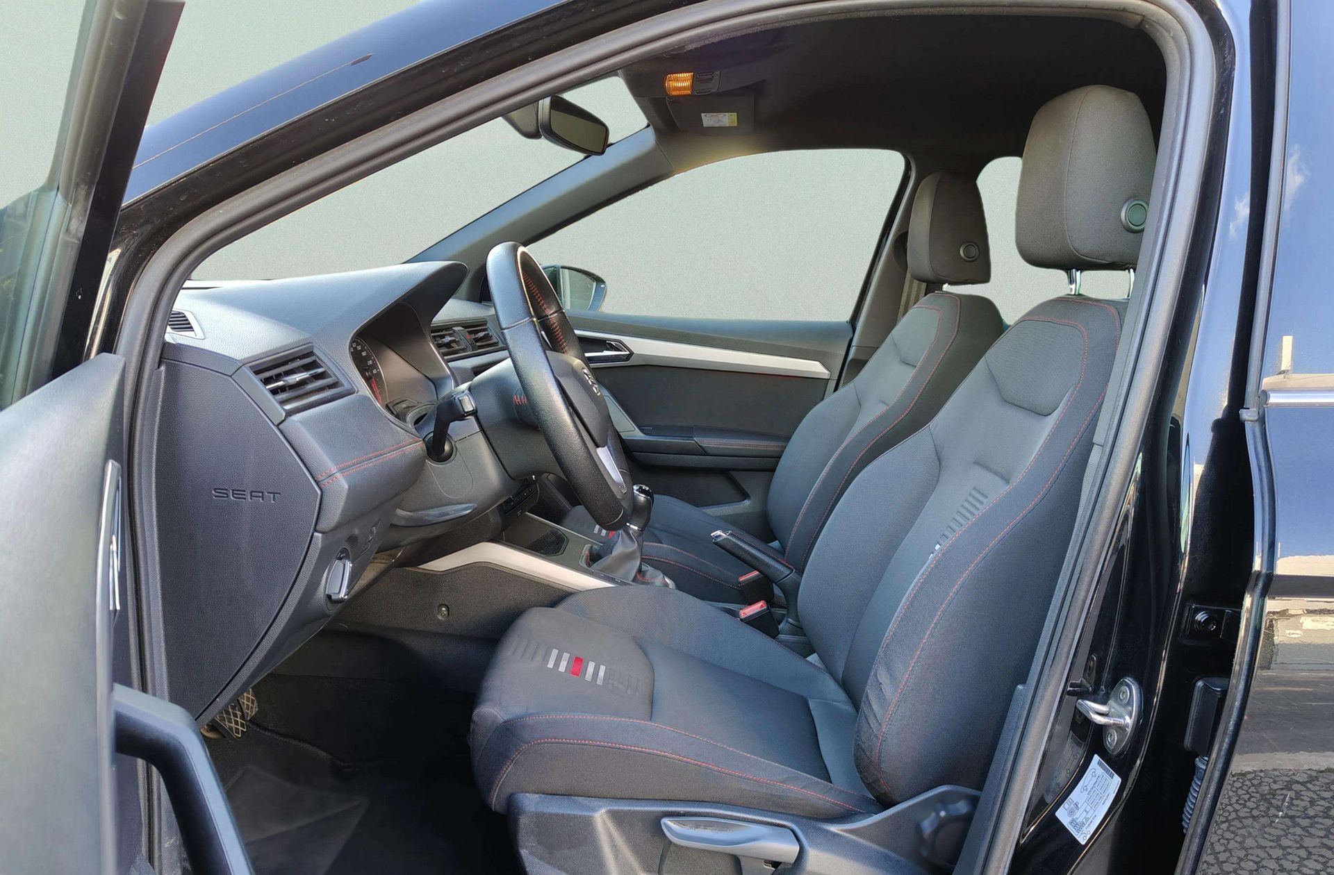 SEAT Arona 1.6 TDI Ecomotive FR - foto 14