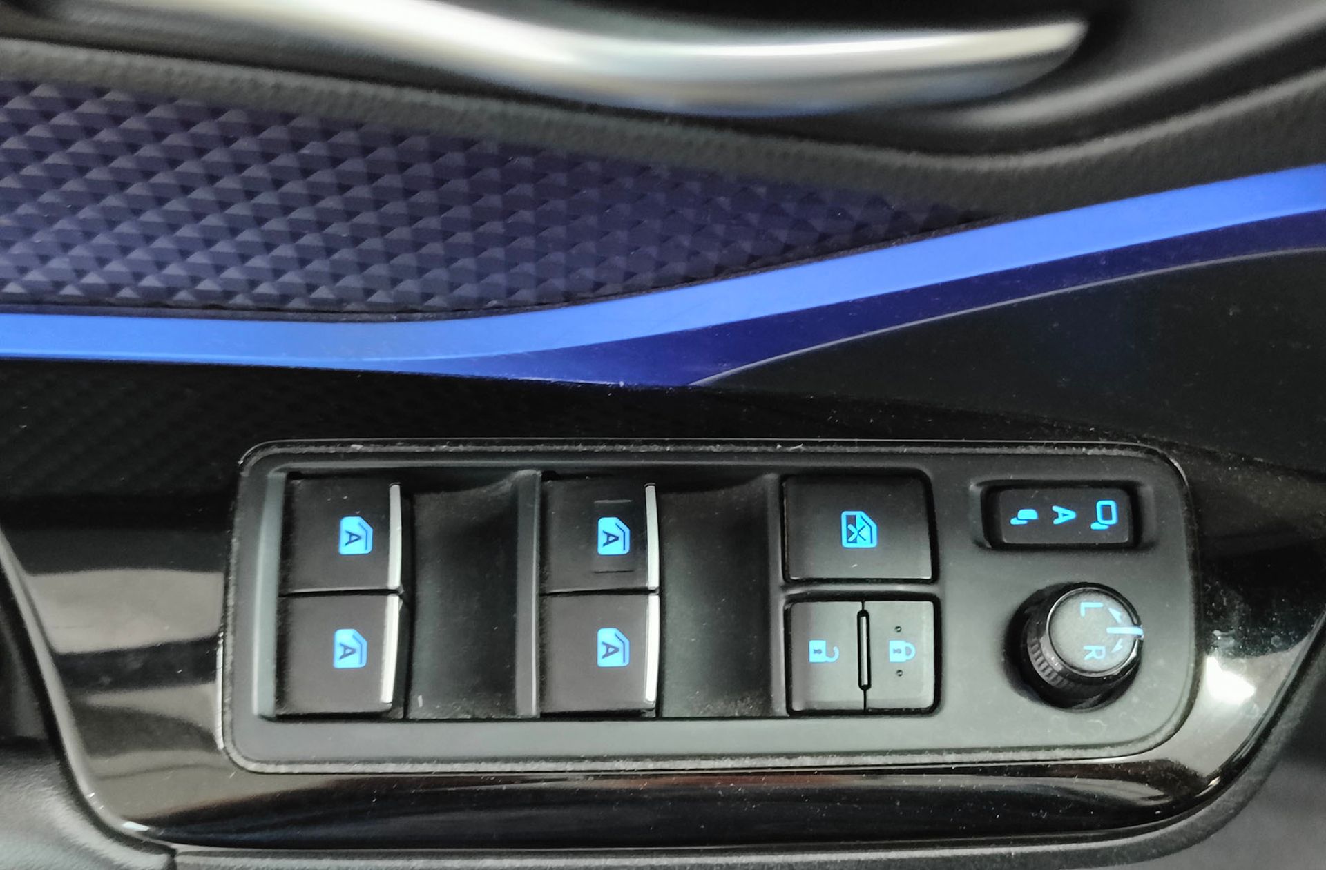 Toyota C-HR 1.8 125H Dynamic Plus - foto 38