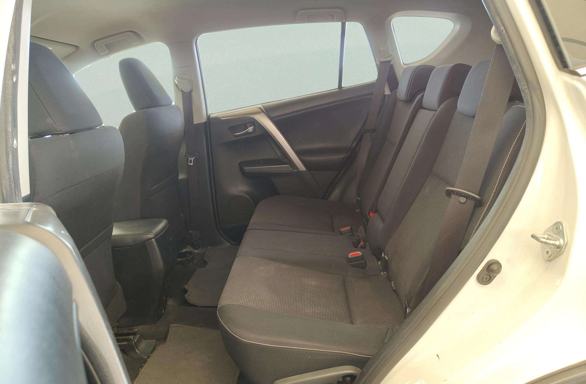 Toyota RAV4 150D 2WD Advance - foto 11