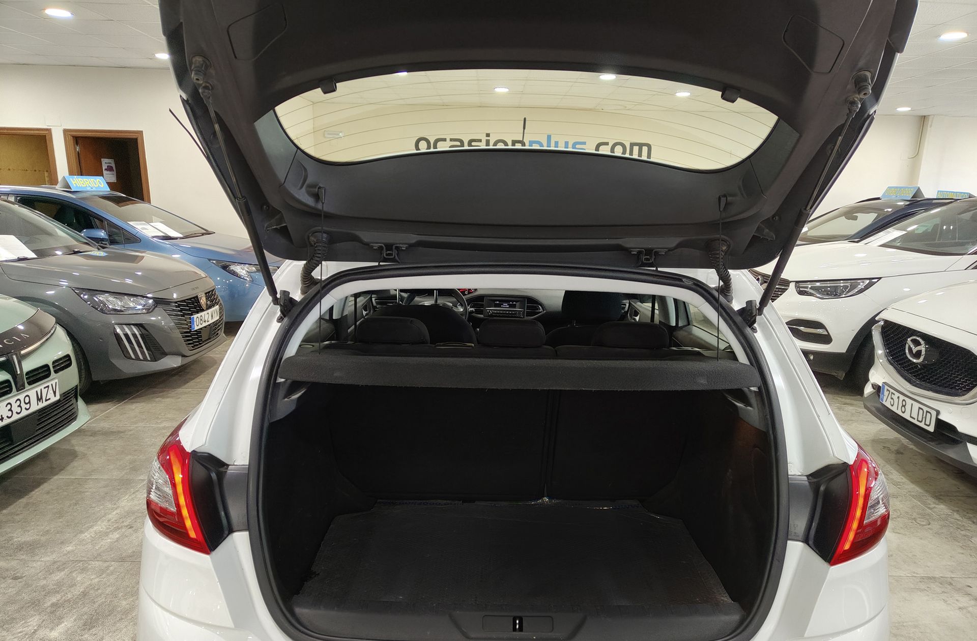 Peugeot 308 1.6 HDi FAP Access - foto 12