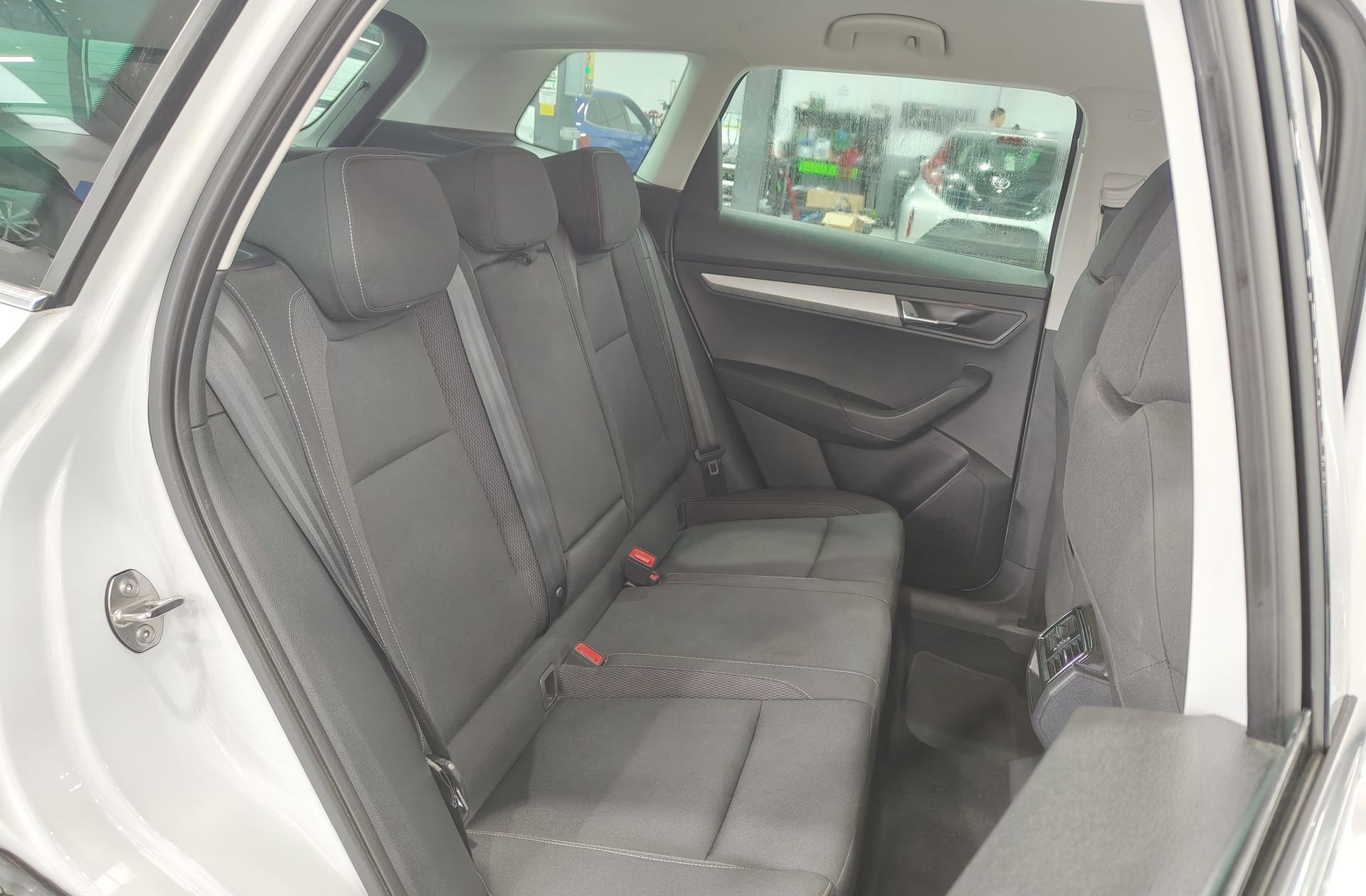 Škoda Karoq 2.0 TDI Selection - foto 21