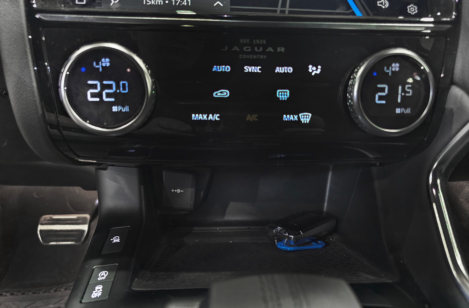 Jaguar E-Pace 2.0D MHEV R-Dynamic SE 4WD - foto 35