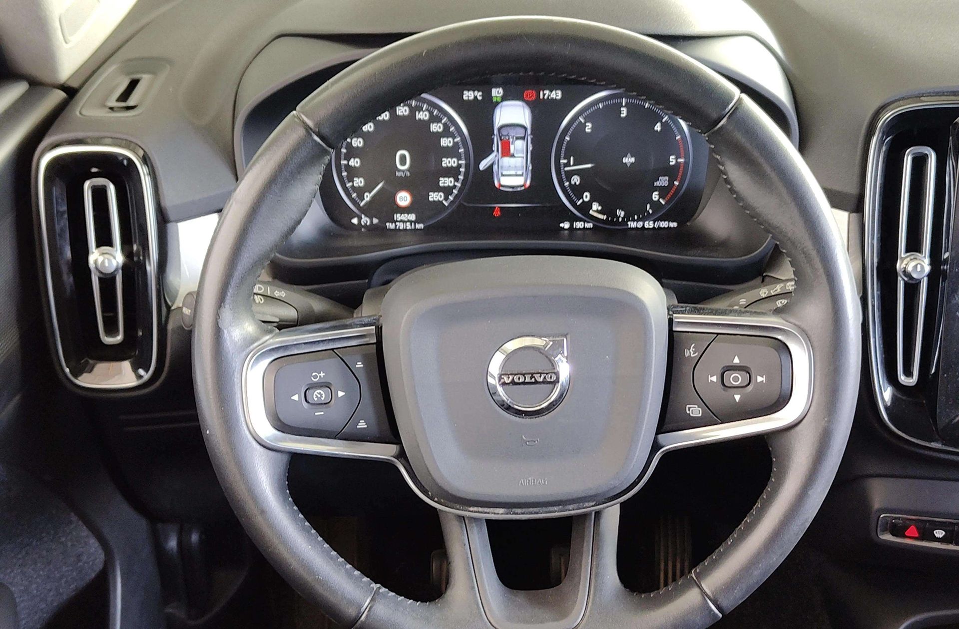 Volvo XC40 D3 Business Plus - foto 24
