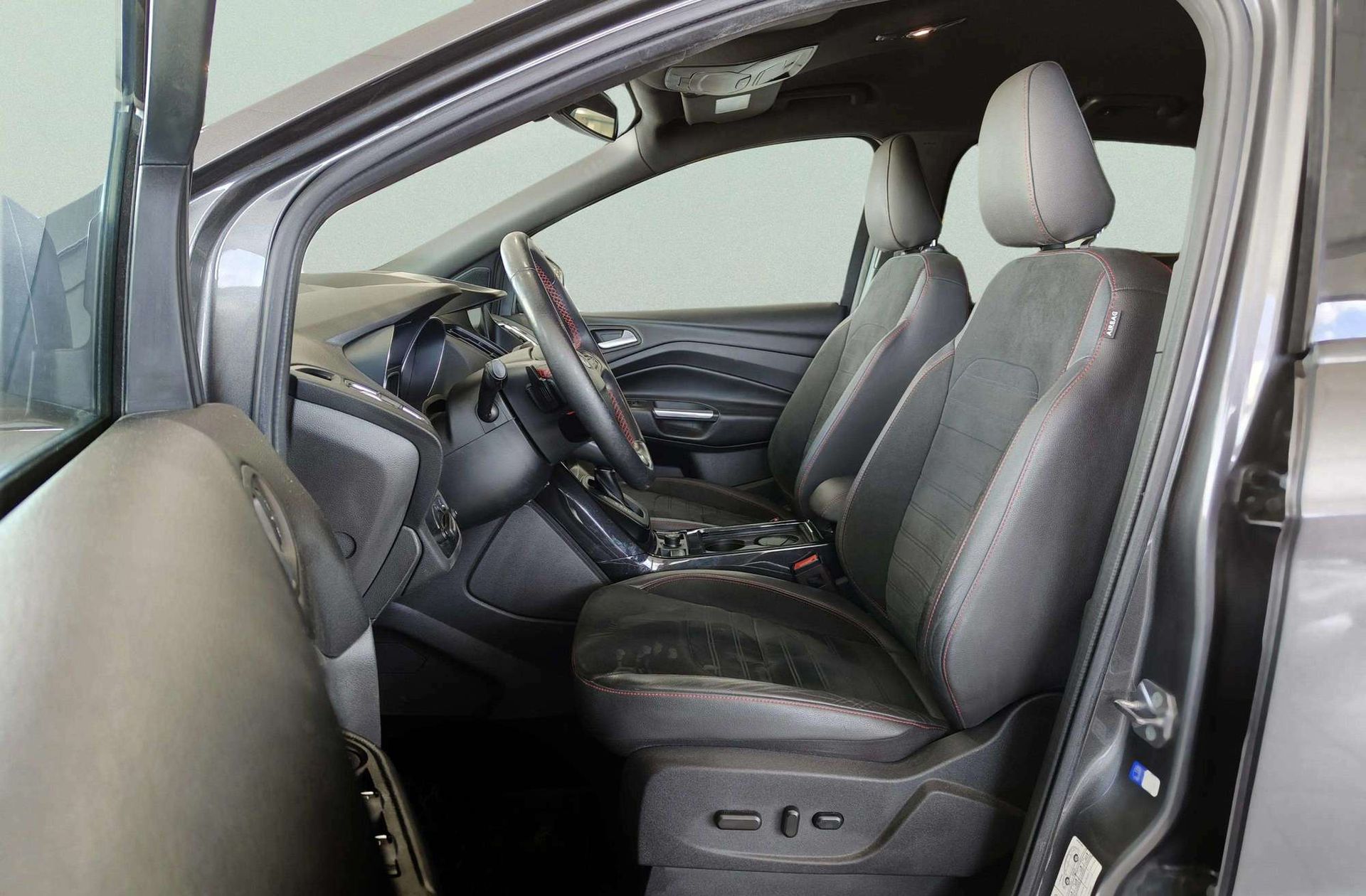 Ford Kuga 2.0 TDCi ST-Line 4x4 Powershift - foto 14