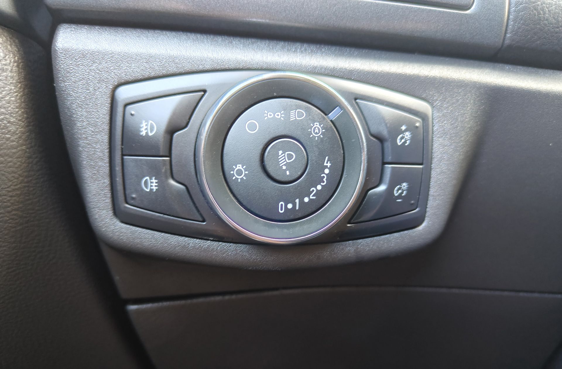 Ford Mondeo 1.5 EcoBoost Titanium Powershift - foto 25