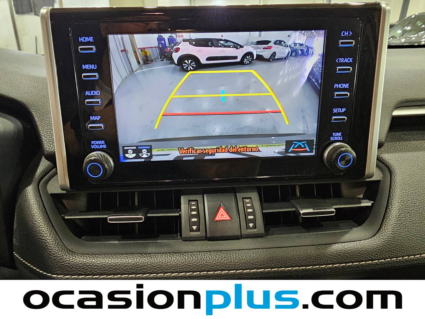 Equipamiento del Toyota Rav4 Toyota Rav4 220H Business (218 CV)