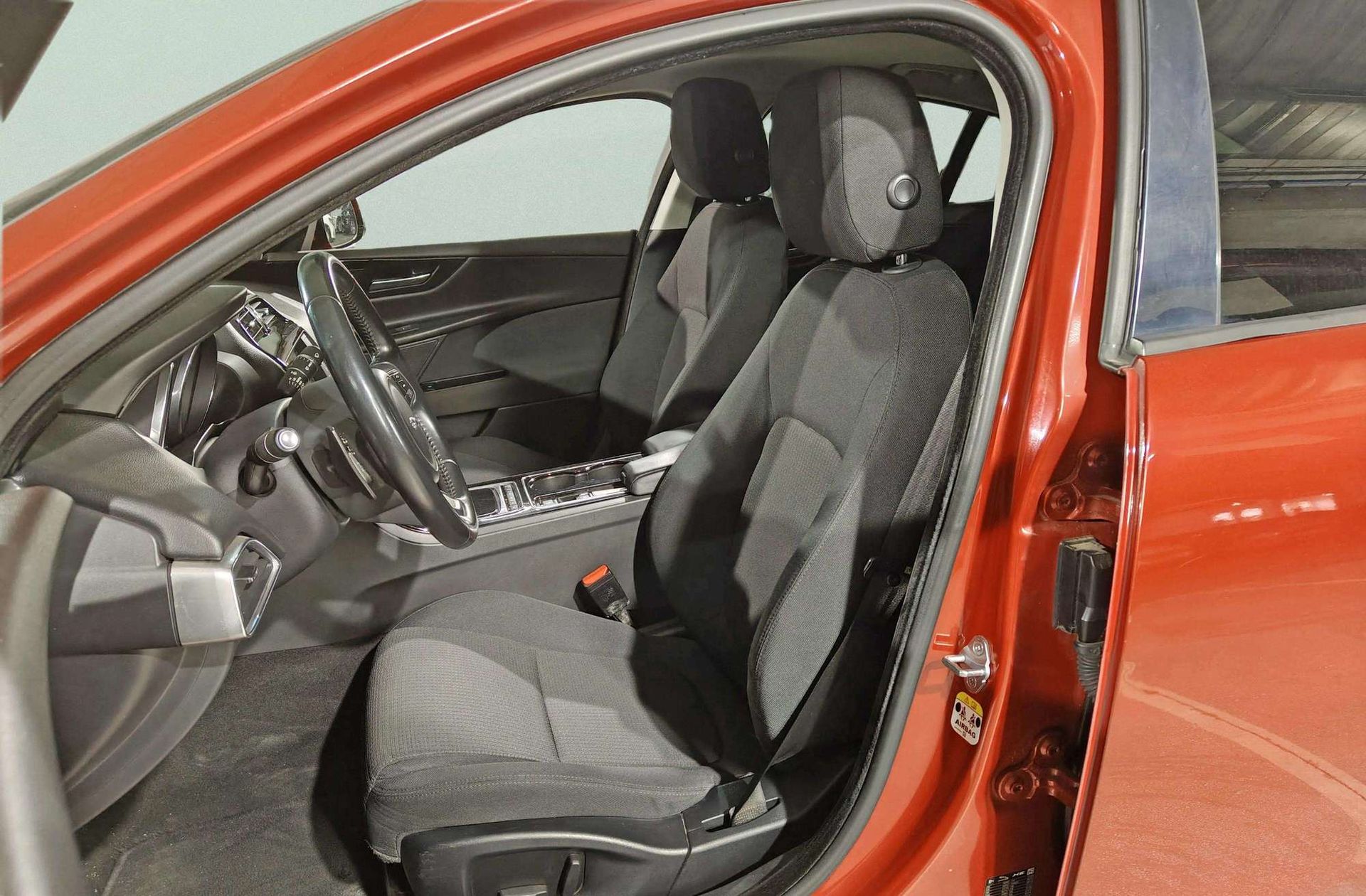 Jaguar XE 2.0 Diesel Pure RWD - foto 11