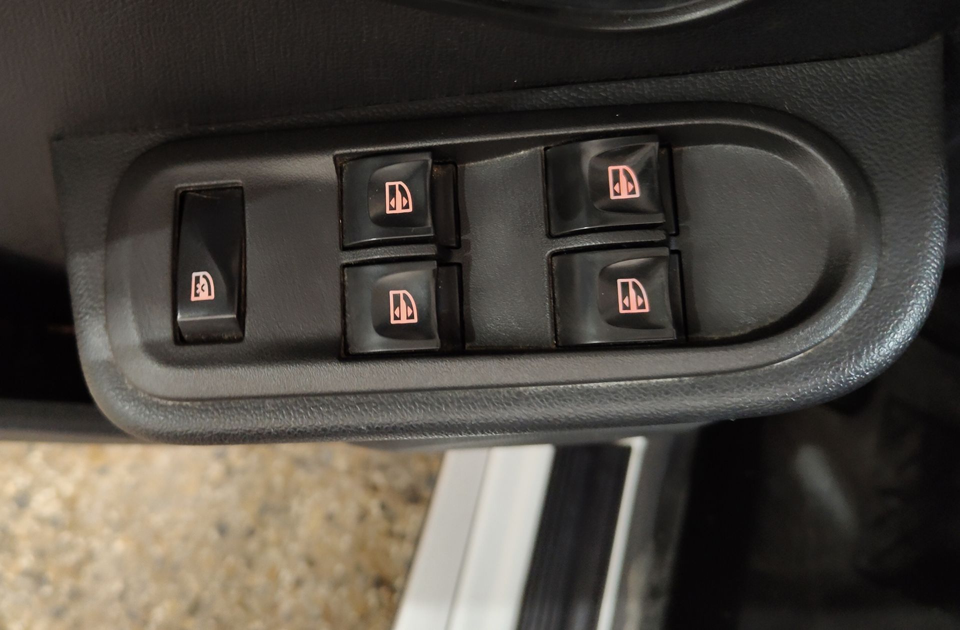 Dacia Duster Laureate dCi - foto 31