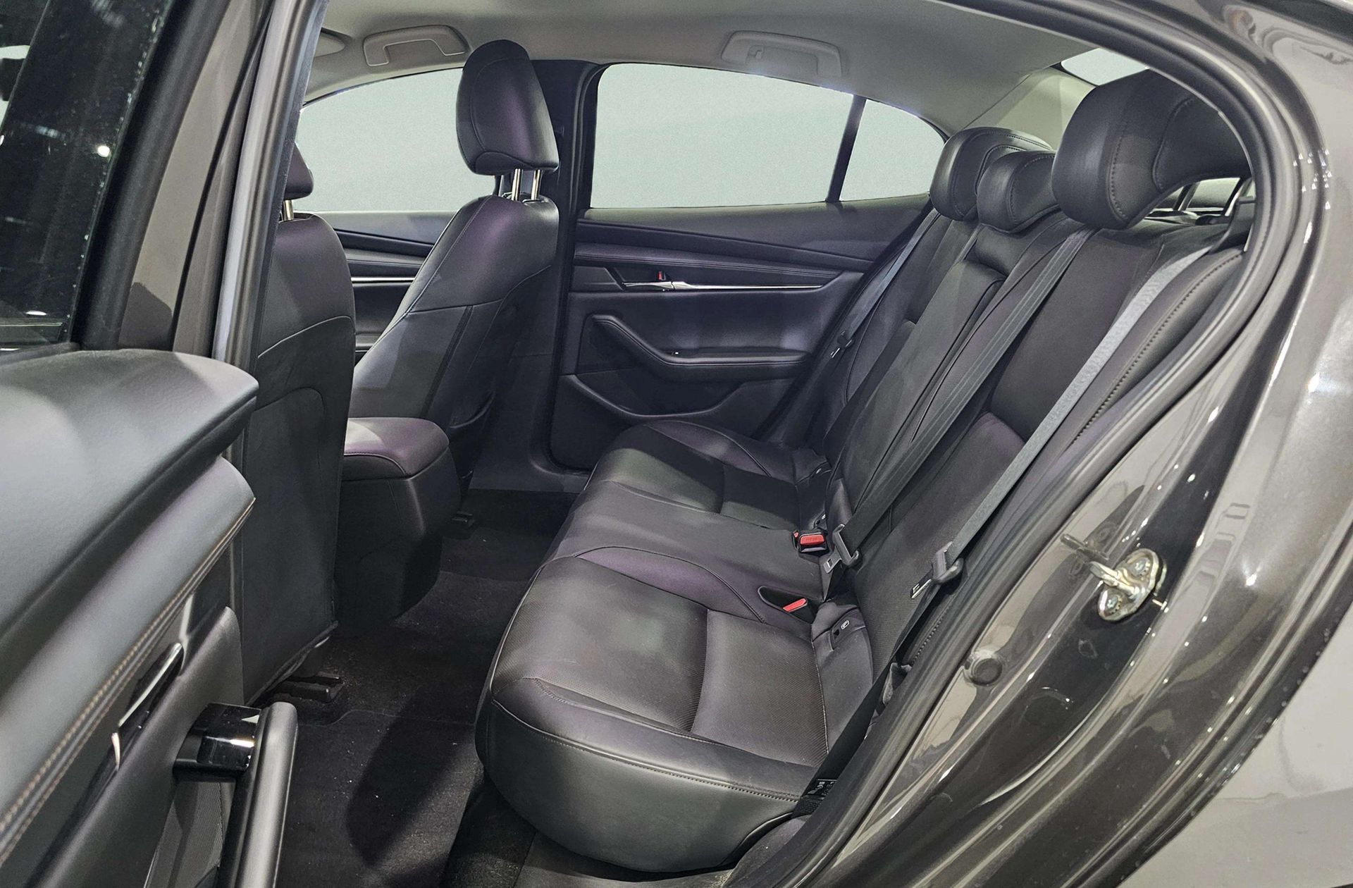 Mazda Mazda3 2.0 Sedan Skyactiv-G Zenith Safety Black - foto 14