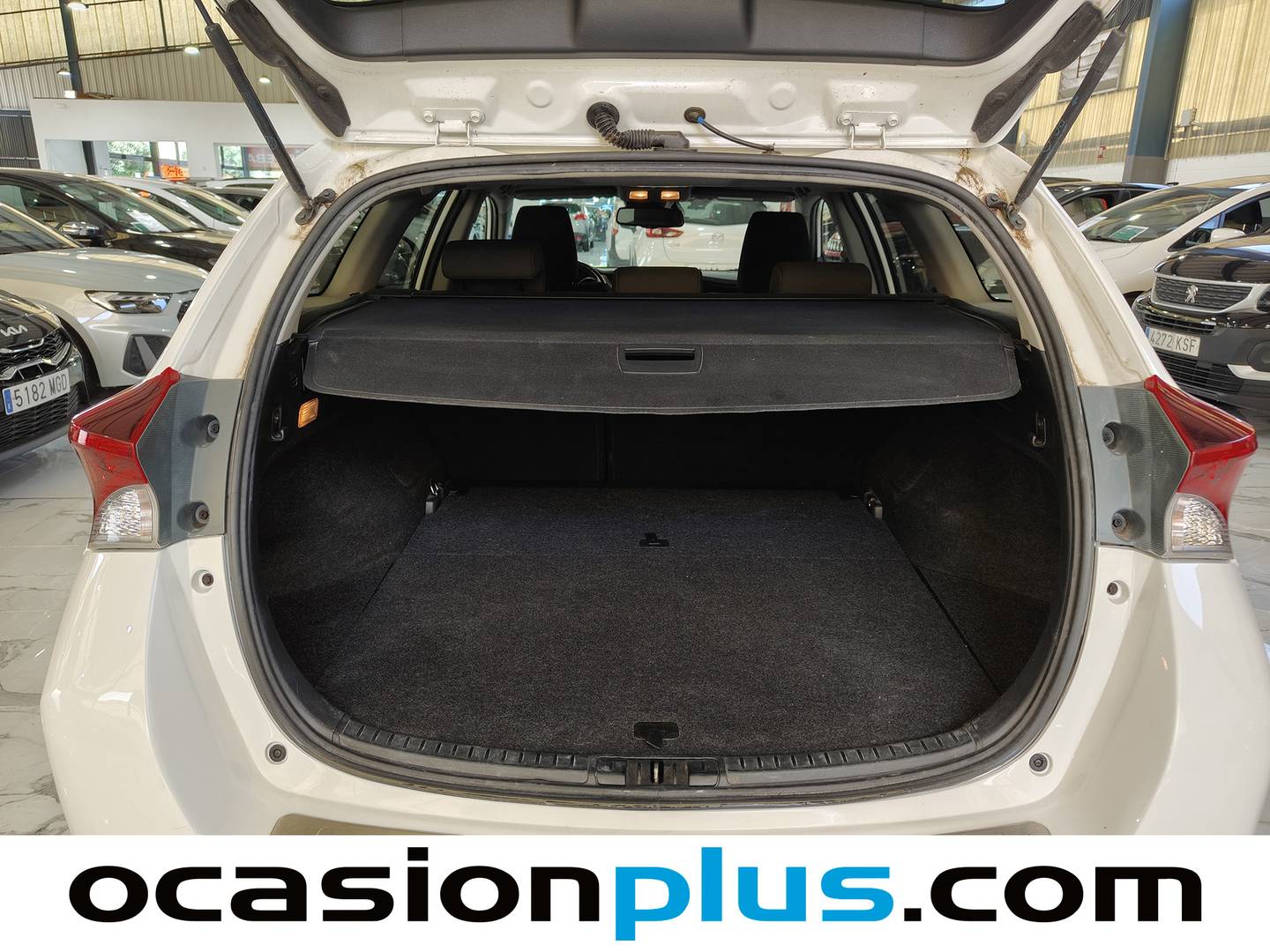 Fotos maletero Toyota Auris Toyota Auris 140H Touring Sports Active (136 CV)