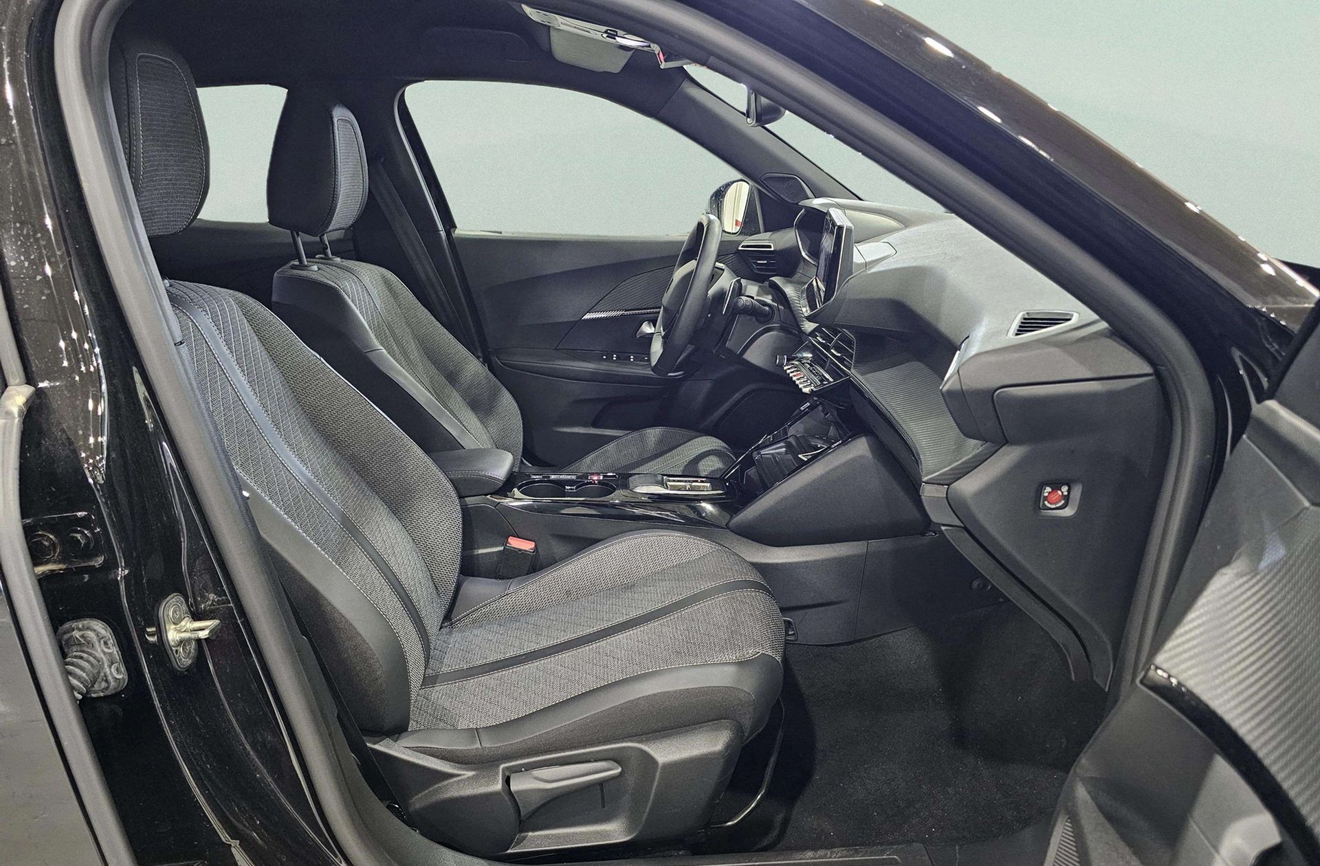 Peugeot 2008 Allure Hybrid eDCS6 - foto 21
