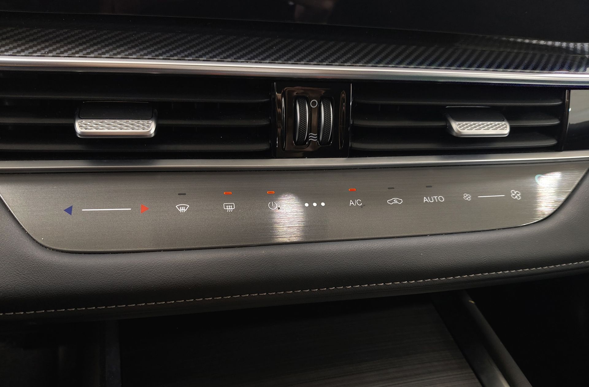 Ebro s700 1.6 T-GDi Comfort DCT - foto 30
