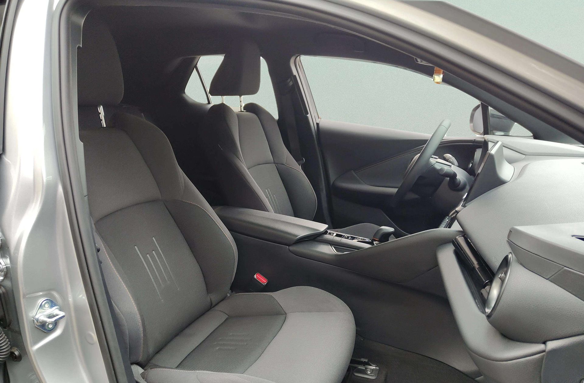 Toyota C-HR 140H Advance - foto 18