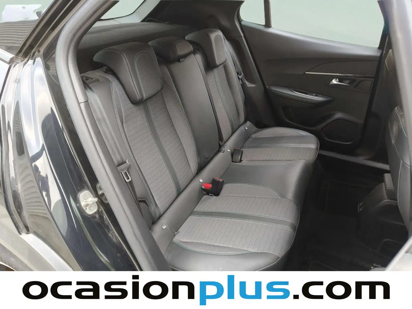 Foto Peugeot 2008 Peugeot 2008 PureTech 130 S&S Allure Pack EAT8 (130 CV)