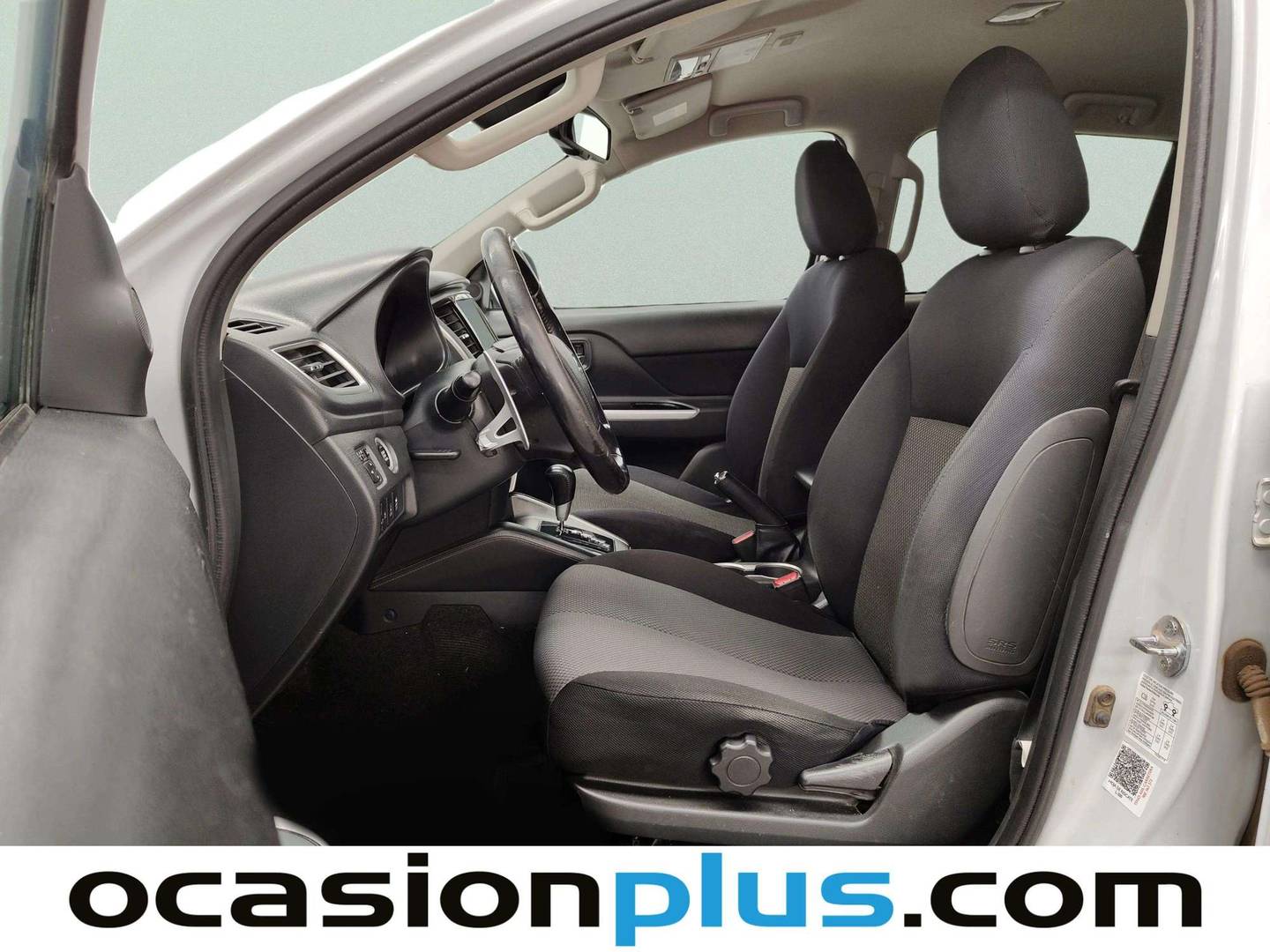 Foto asientos delanteros Mitsubishi L200 Mitsubishi L200 220 DI-D Motion Auto (150 CV)