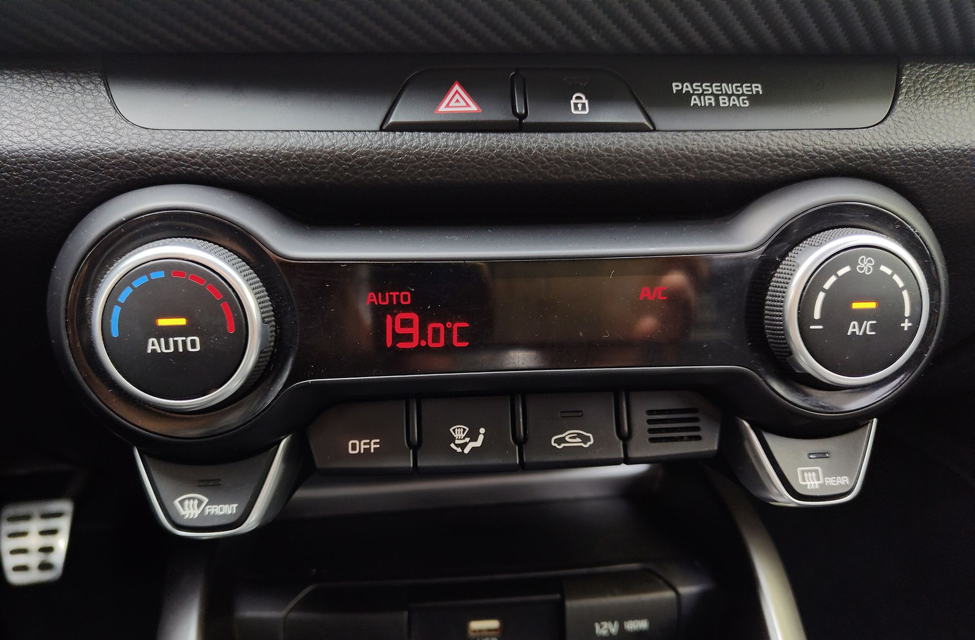 Kia Stonic 1.0 T-GDi MHEV iMT GT Line - foto 33