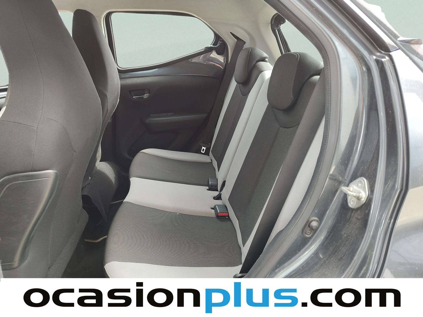 Foto asientos traseros Toyota Aygo Toyota Aygo 70 x-play business (69 CV)