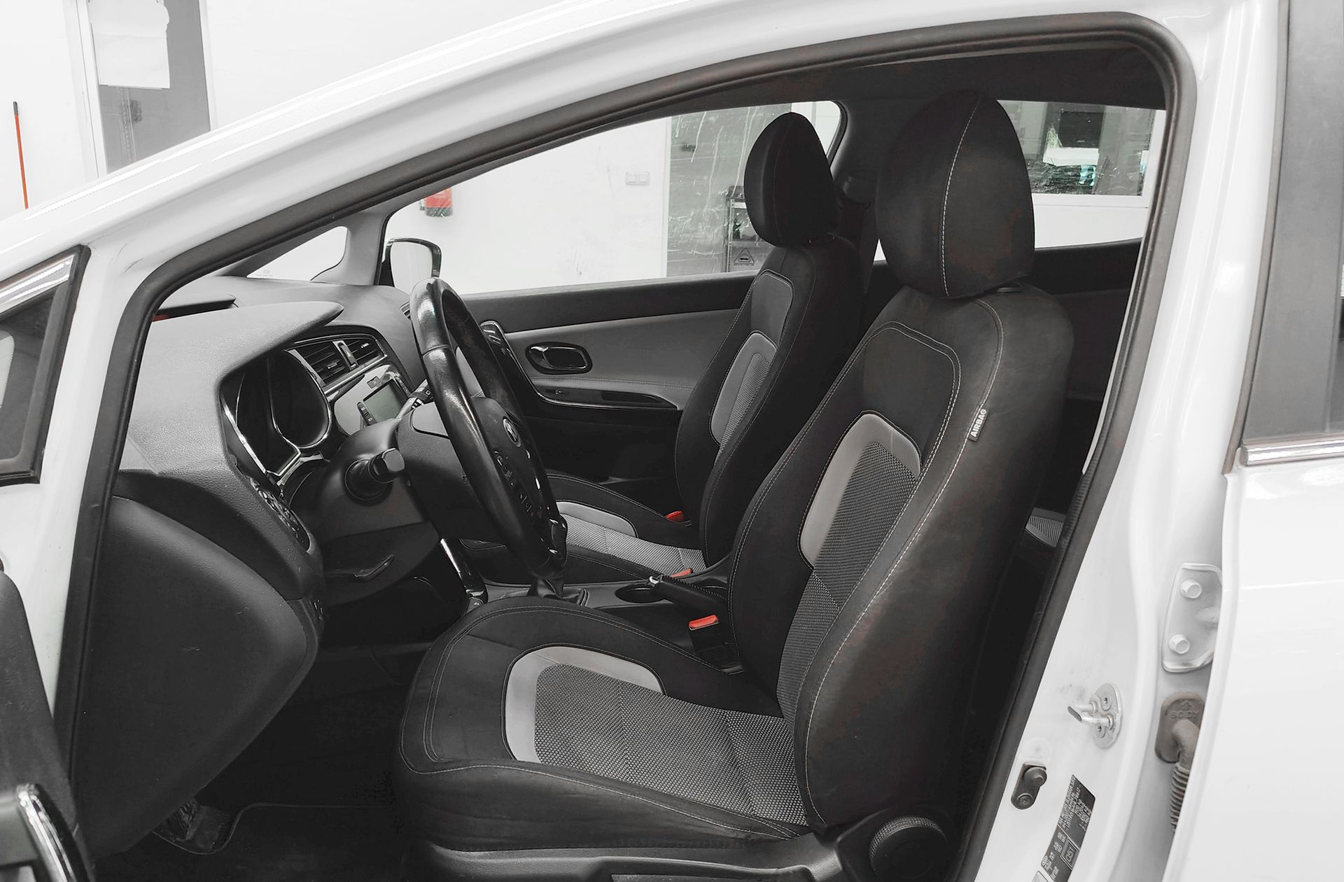 Kia Ceed 1.6 CRDi VGT x-Tech17 - foto 11