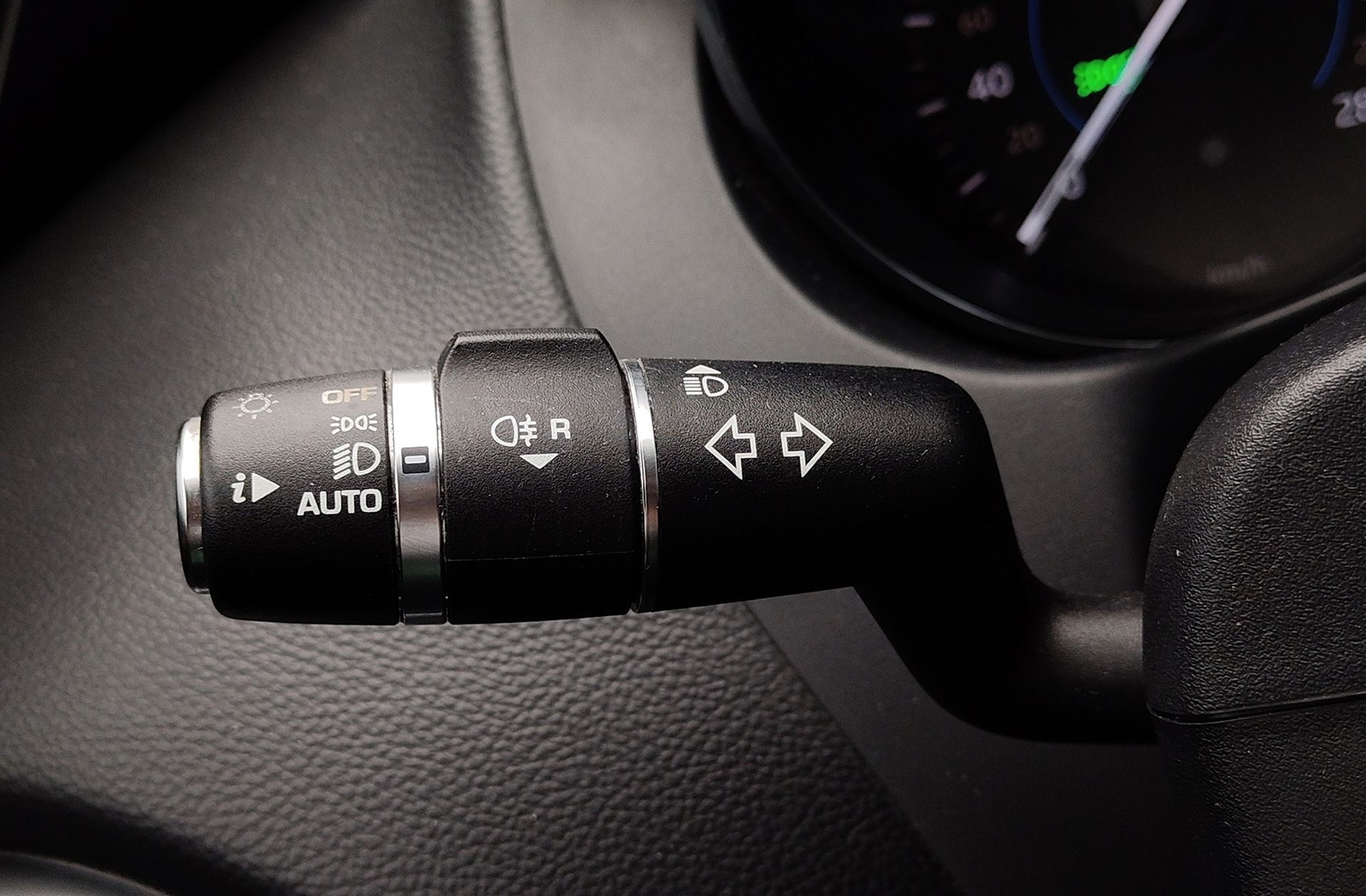 Jaguar XE 2.0 Diesel XE-Pure RWD - foto 23