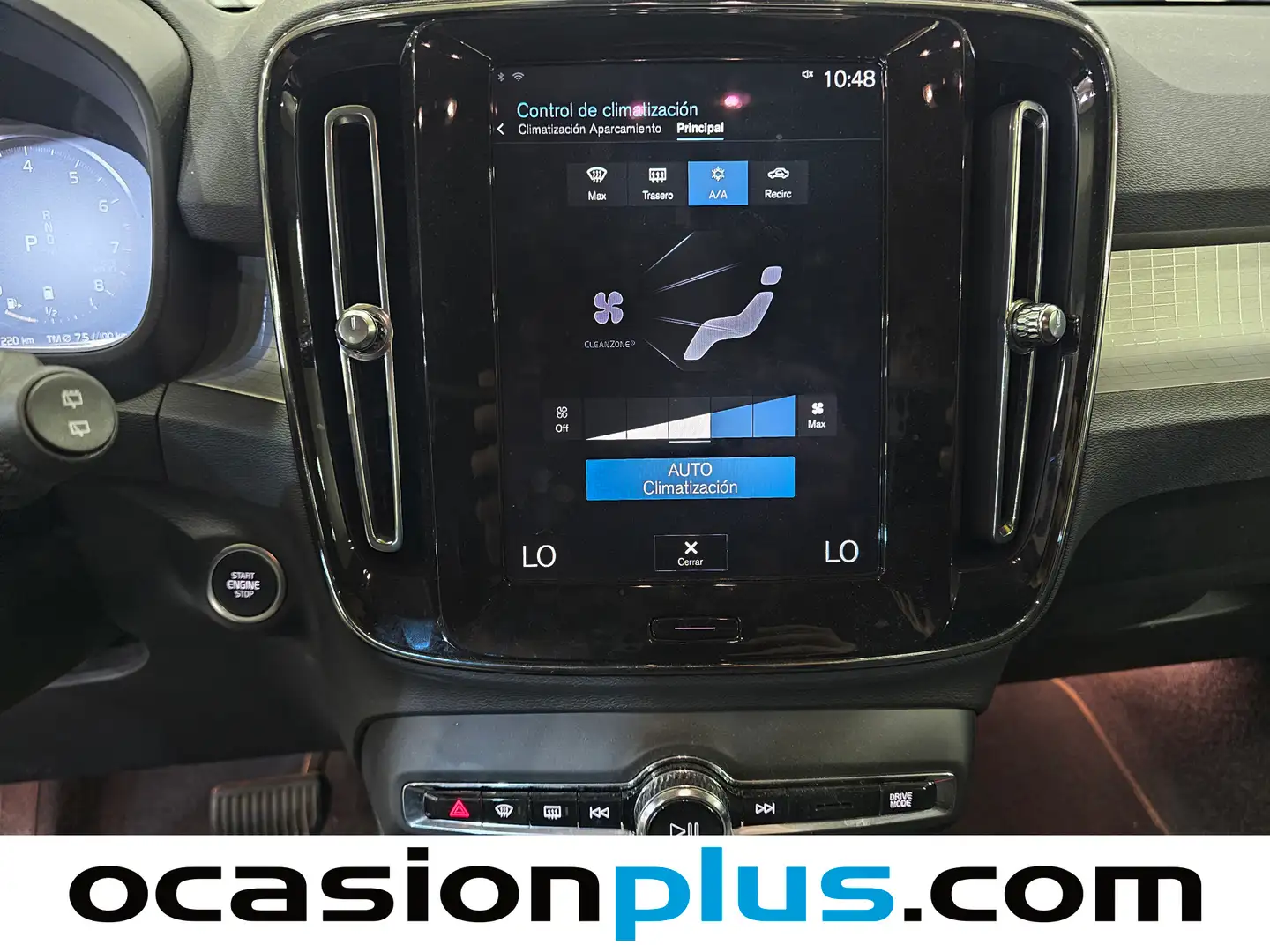 Foto Volvo XC40 Volvo XC40 B3 G Momentum Pro Auto (163 CV)