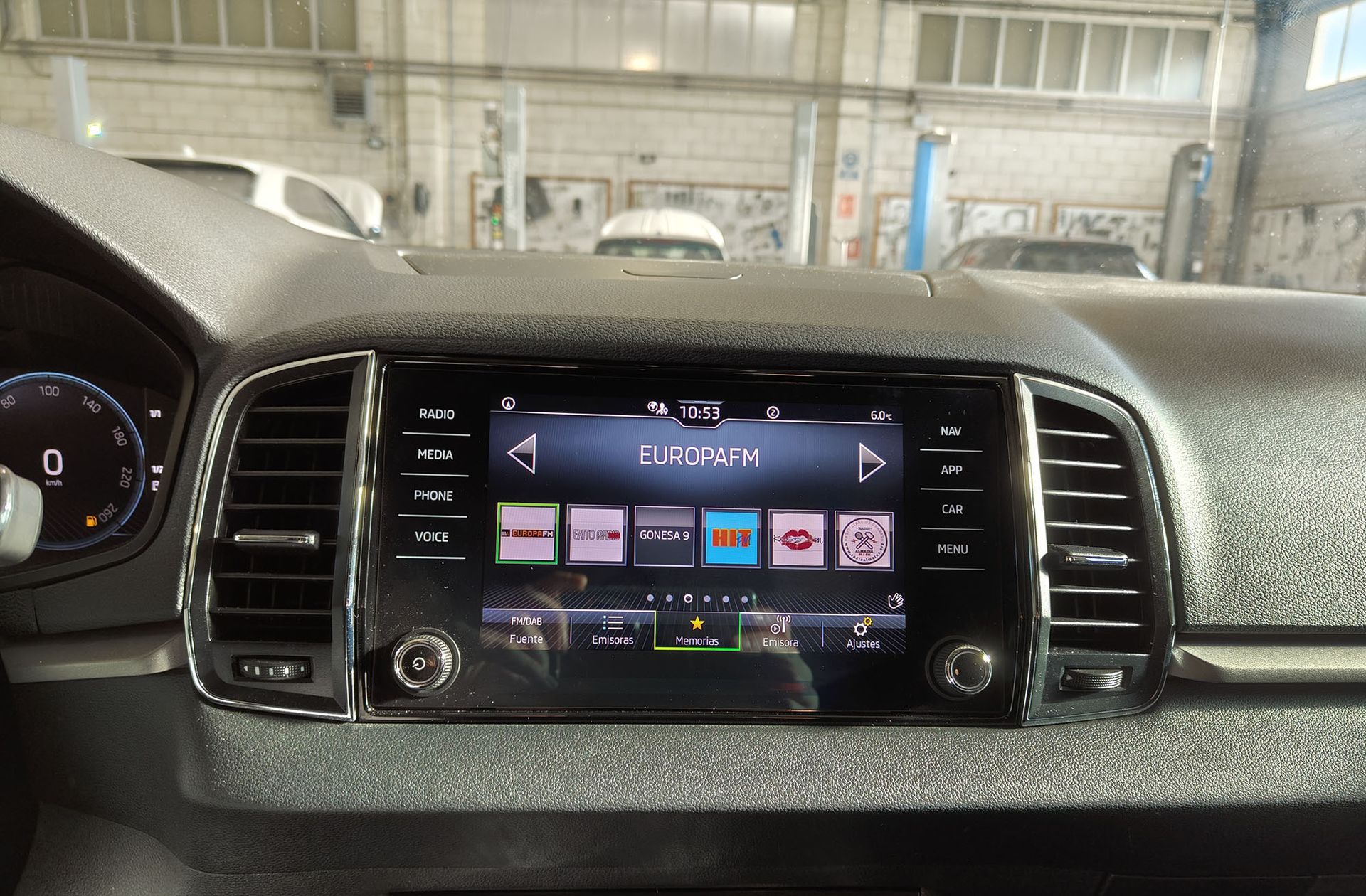 Škoda Karoq 2.0 TDI Ambition 4x4 DSG - foto 31