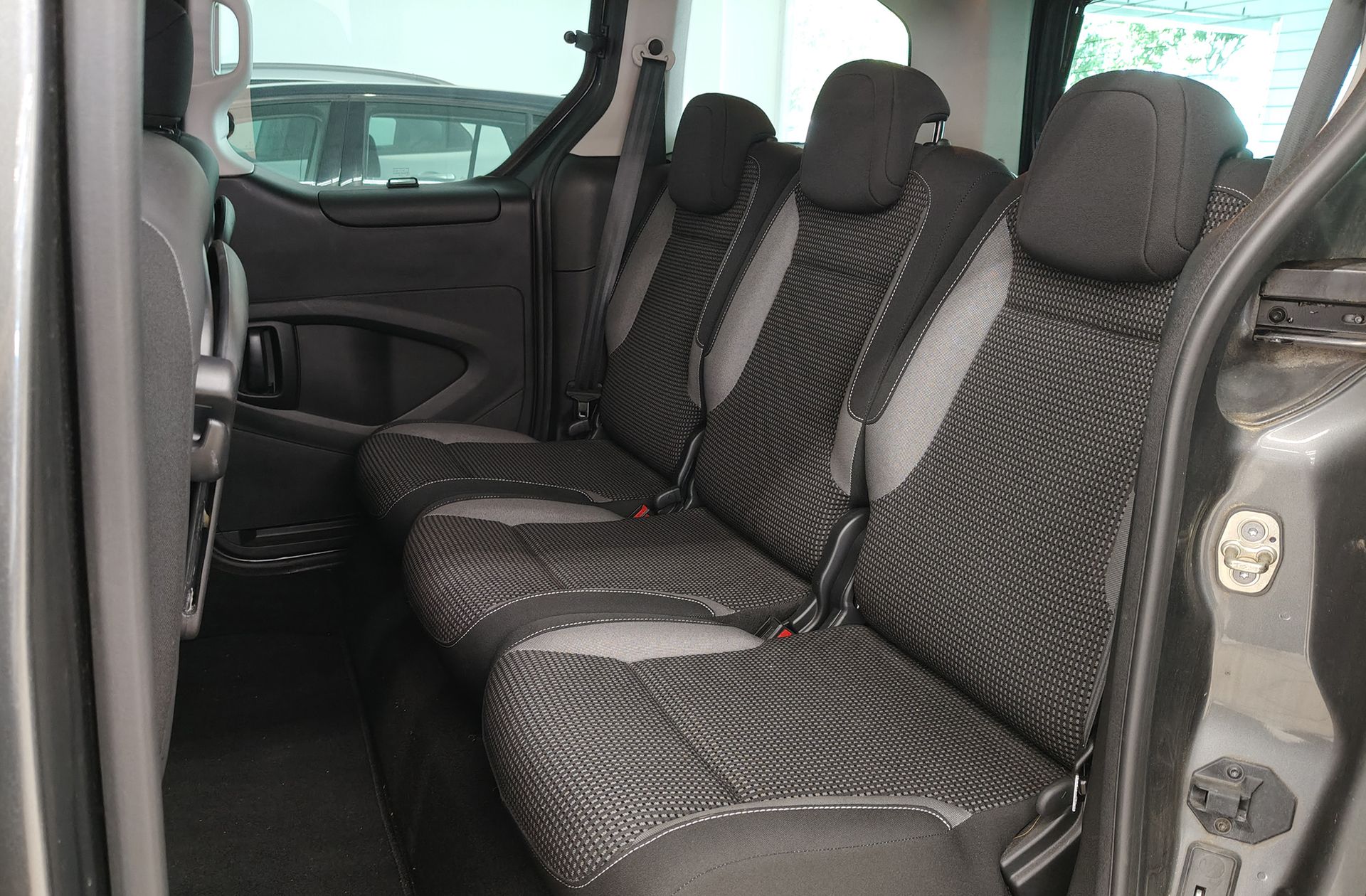 Peugeot Partner Tepee Combi 1.2 PureTech Adventure Edition - foto 12