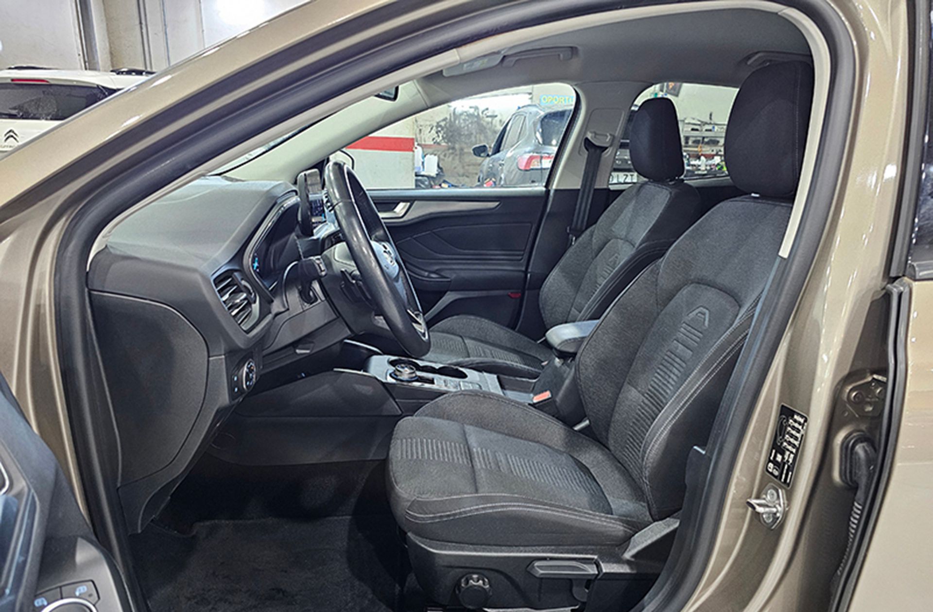 Ford Focus 1.0 EcoBoost Active - foto 11