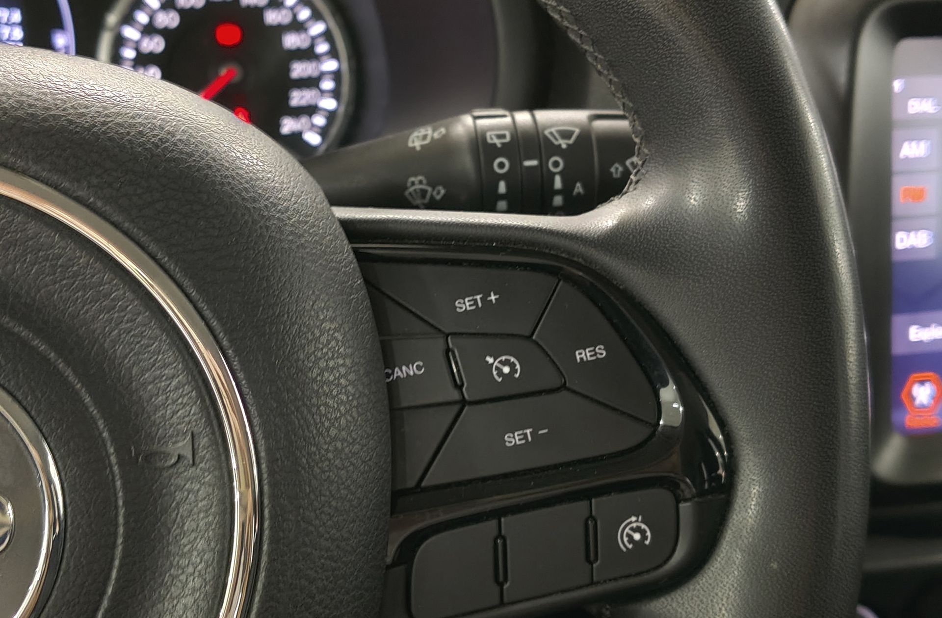 Jeep Renegade 1.0G Night Eagle II 4x2 - foto 24