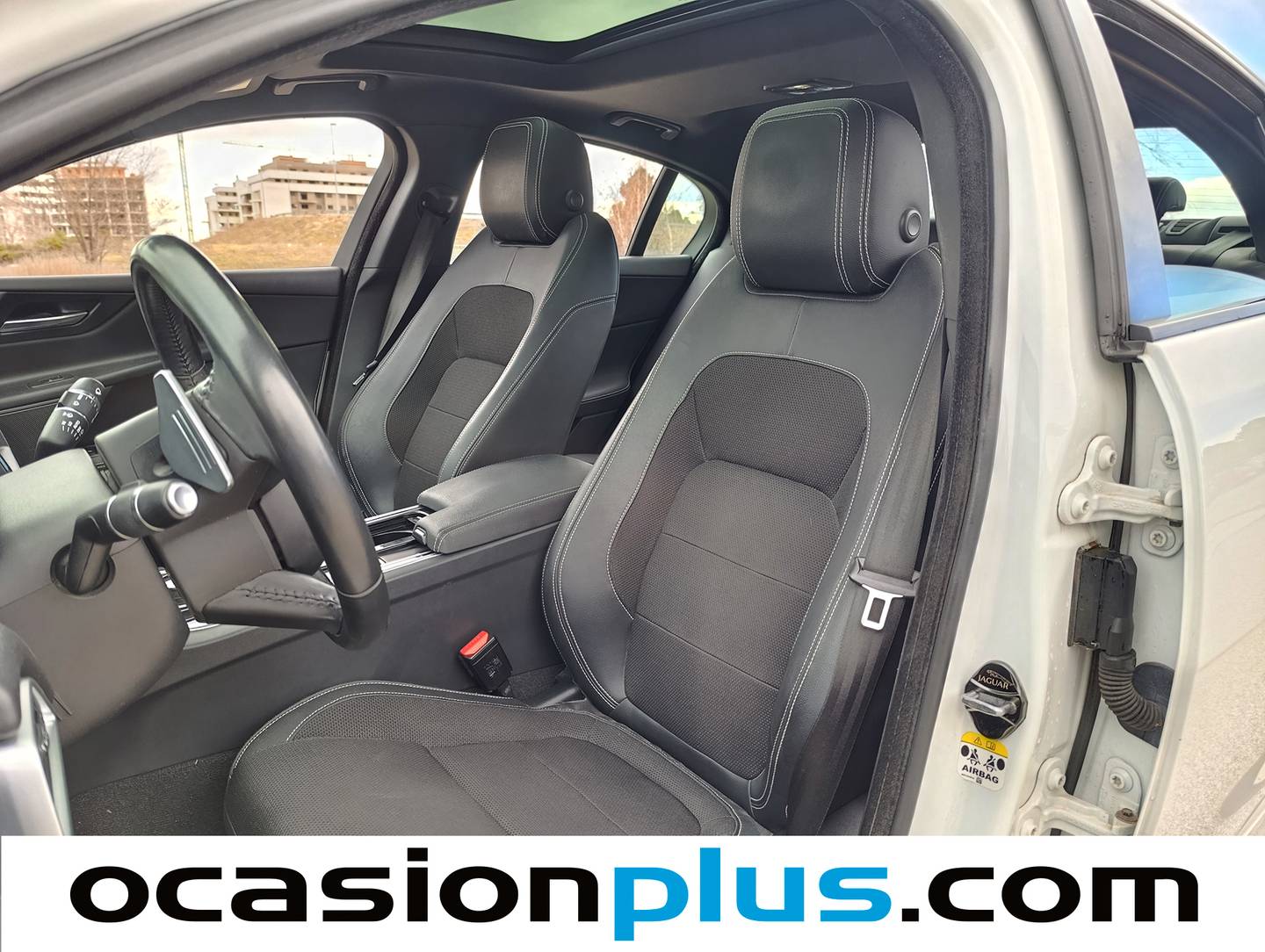 Foto Jaguar XE Jaguar XE 2.0 Diesel R-Sport RWD Auto (180 CV)