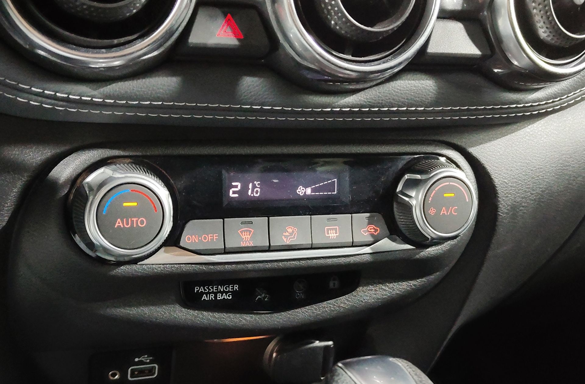 Nissan Juke 1.0 DIG-T Tekna DCT - foto 31