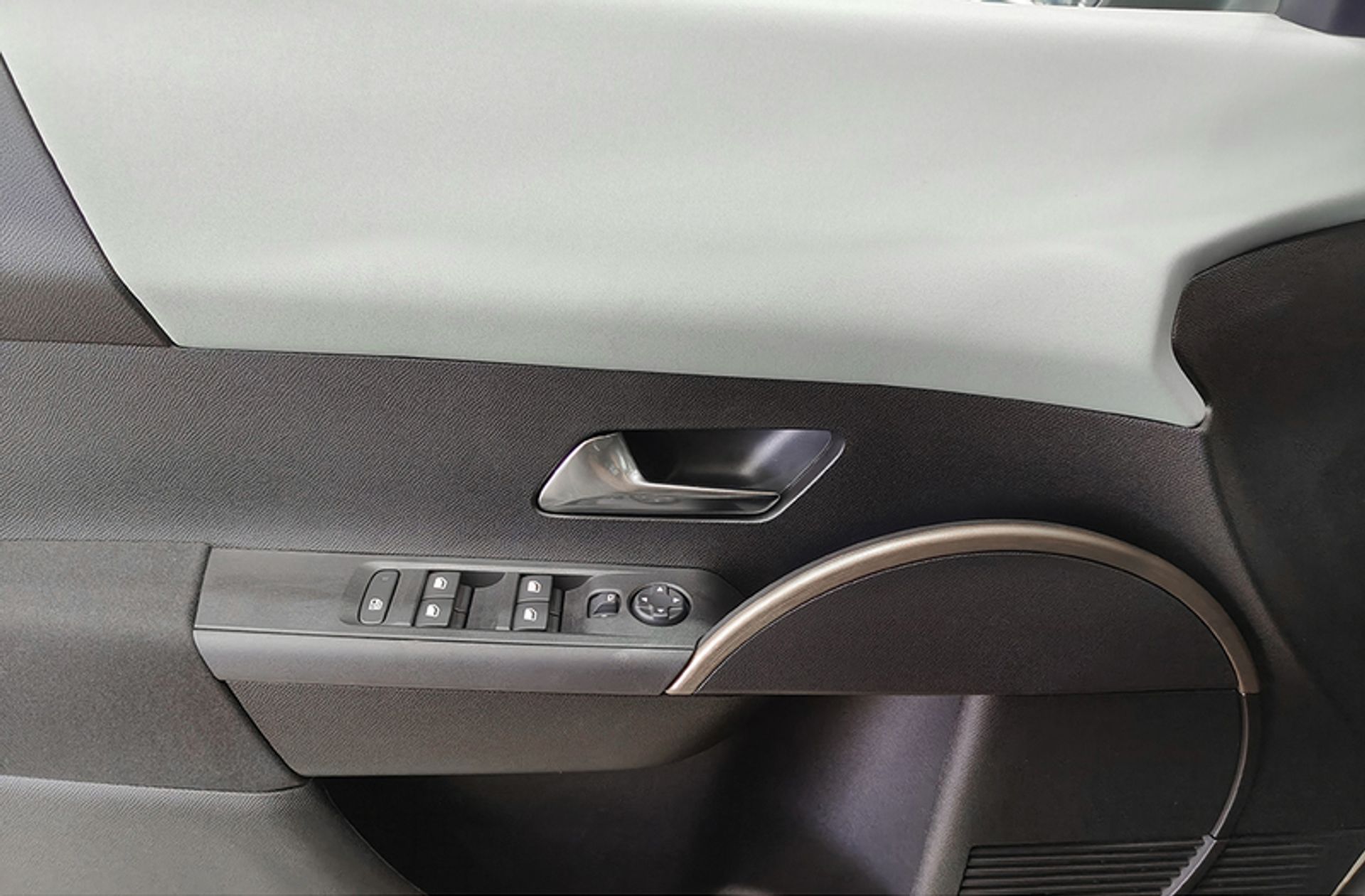 Lancia Ypsilon Hybrid - foto 29