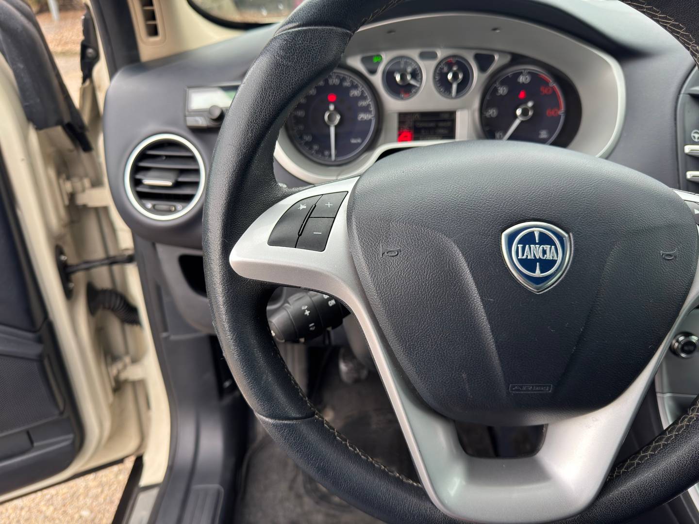 Foto Lancia Delta Lancia Delta 2.0 Multijet DPF Oro (165 CV)