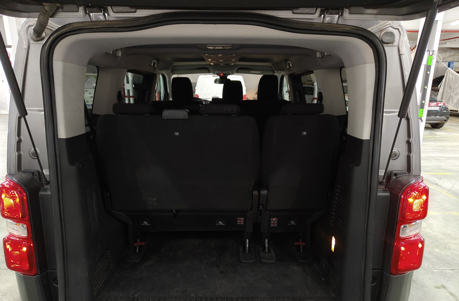 Peugeot Traveller 2.0 BlueHDi Business Standard 9 plazas - foto 16
