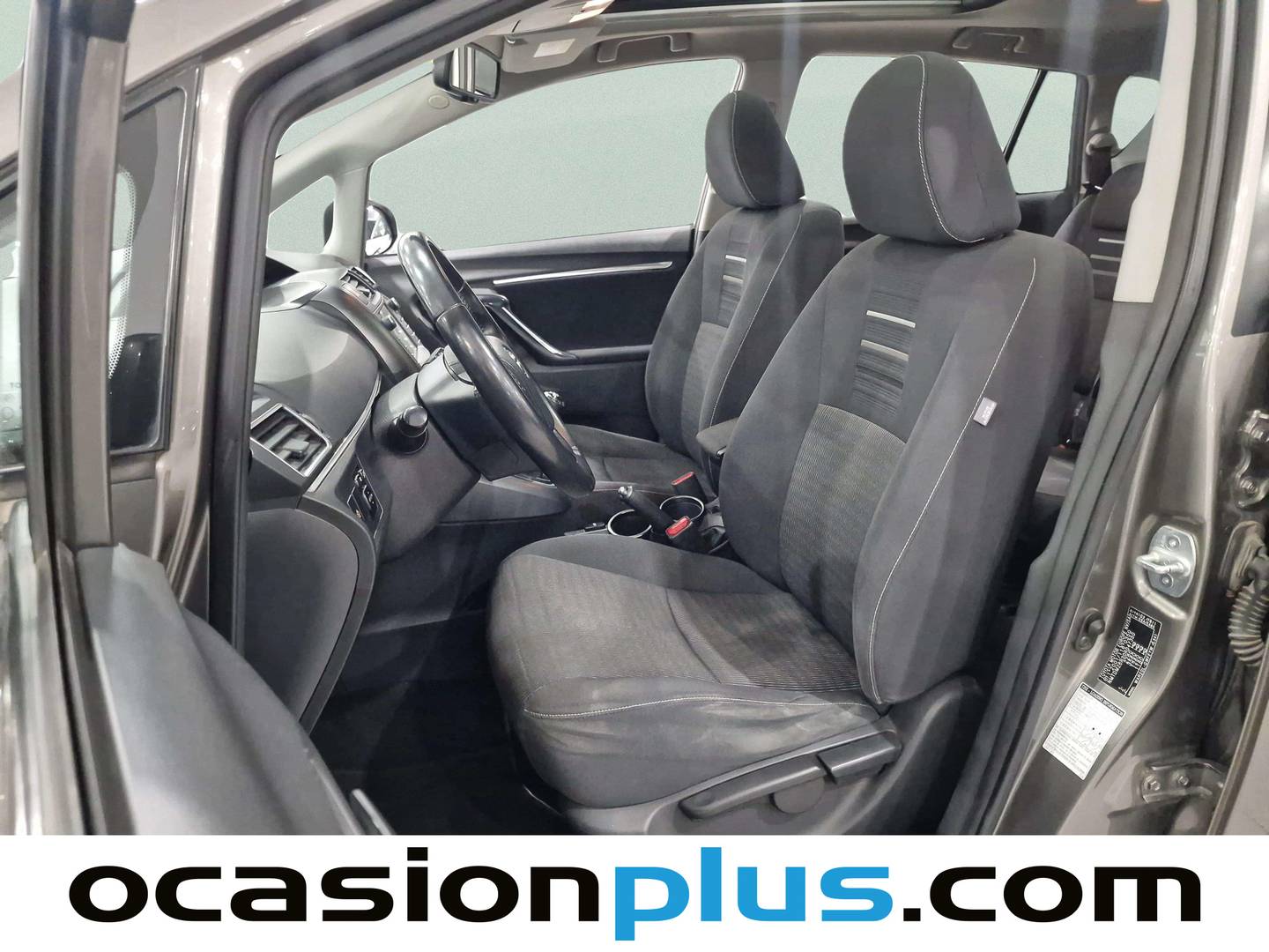 Foto asientos delanteros Toyota Verso Toyota Verso 115D Advance (112 CV)