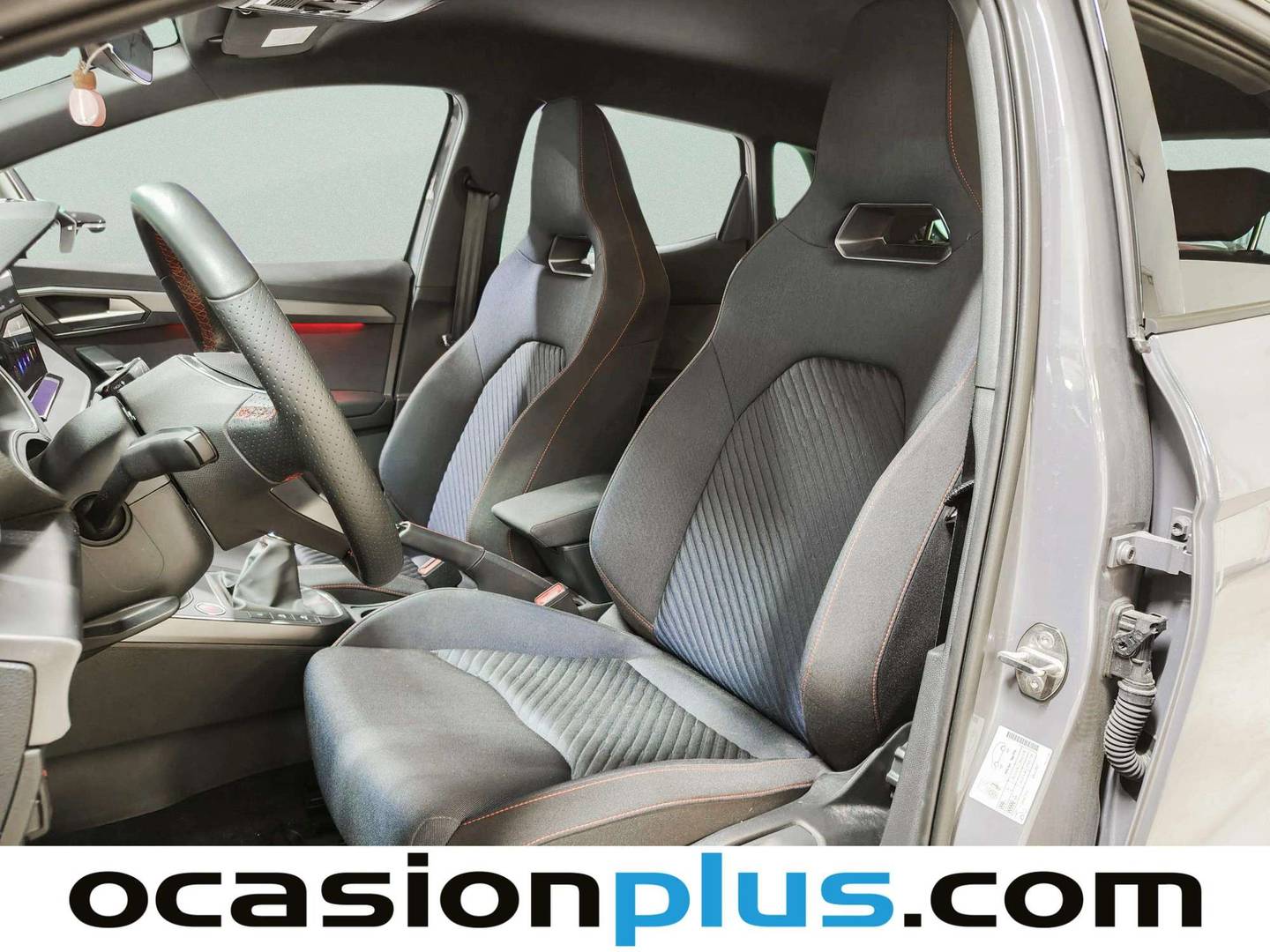 Foto asientos delanteros Seat Ibiza Seat Ibiza 1.0 TSI S&S FR 40 Aniversario (115 CV)