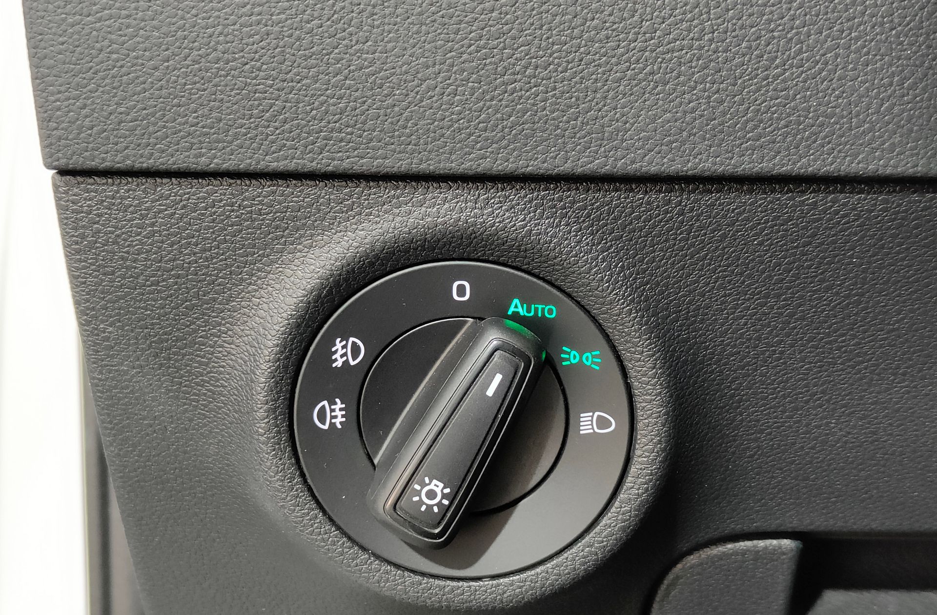 Škoda Karoq 2.0 TDI Selection - foto 25